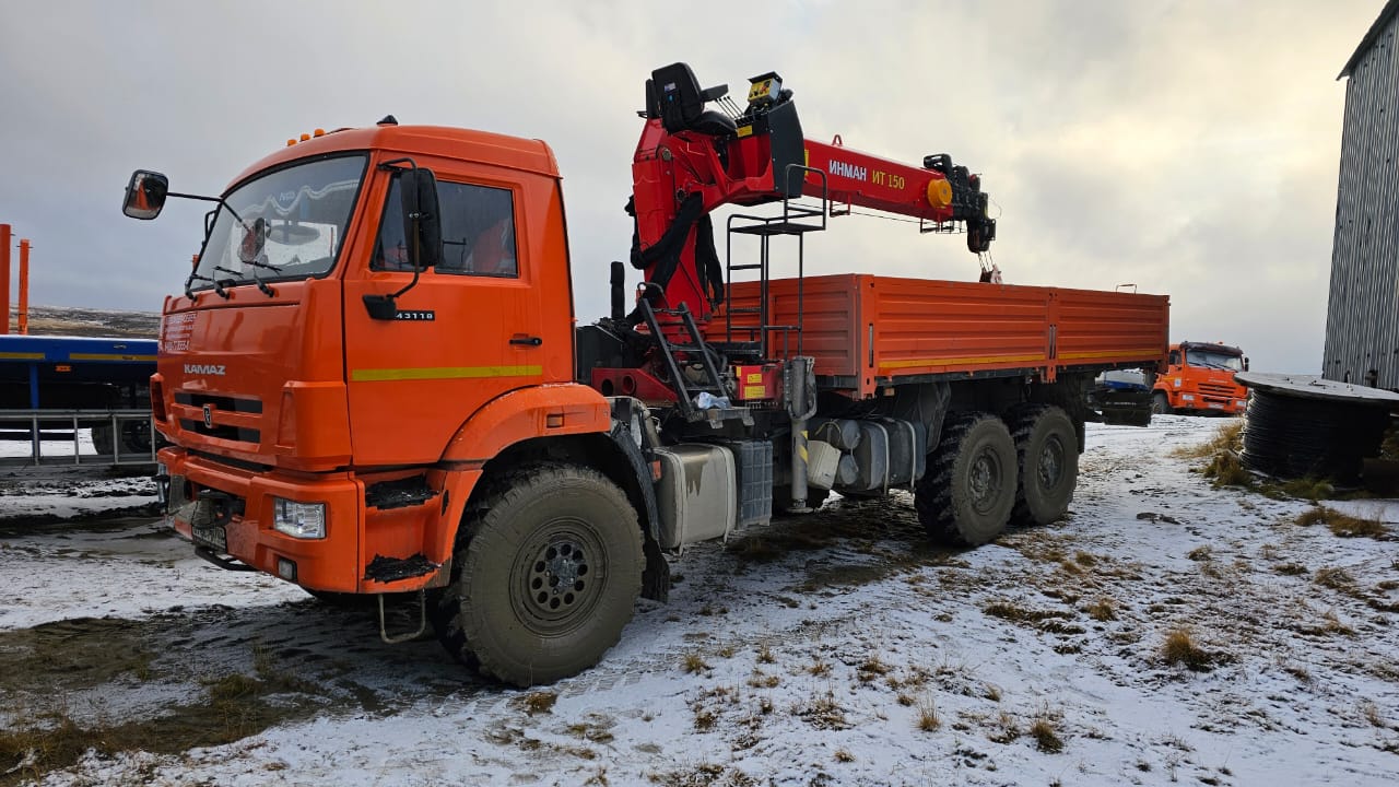 Кран центр "КАМАЗ" 659100 на шасси КамАЗ 43118 6x6 Бортовой с КМУ 2022 г. - фото 2