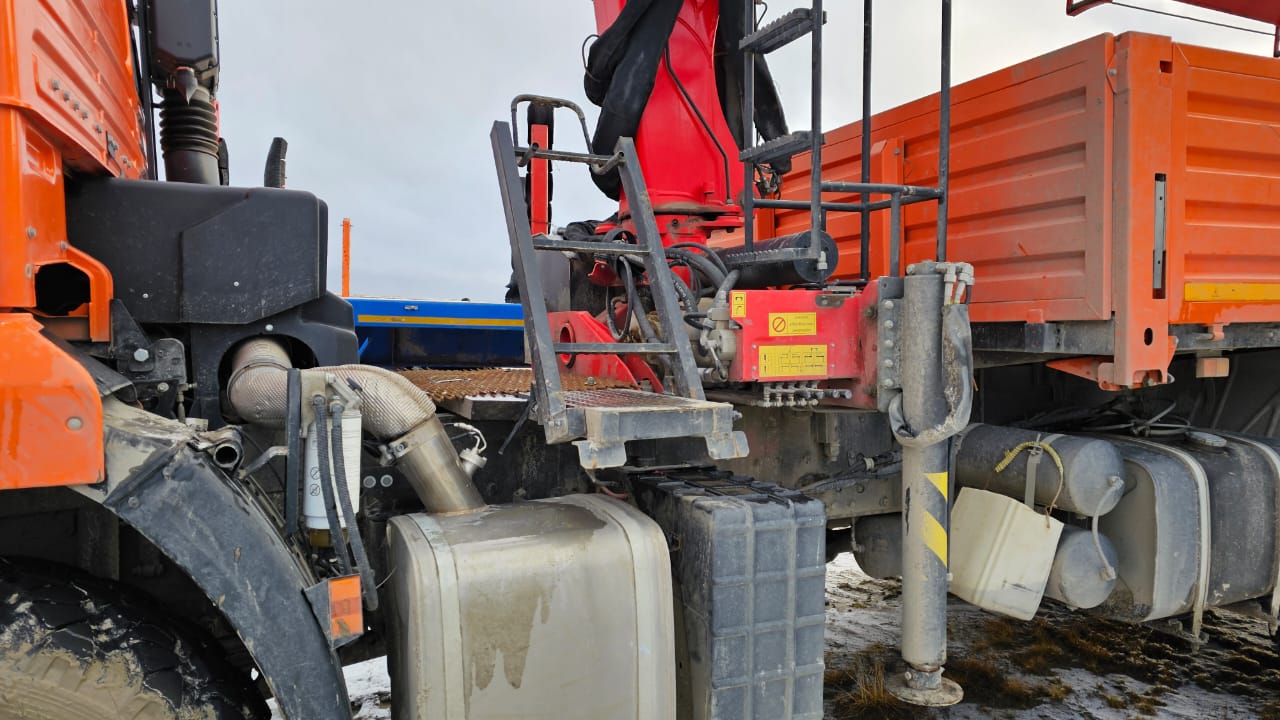 Кран центр "КАМАЗ" 659100 на шасси КамАЗ 43118 6x6 Бортовой с КМУ 2022 г. - фото 7