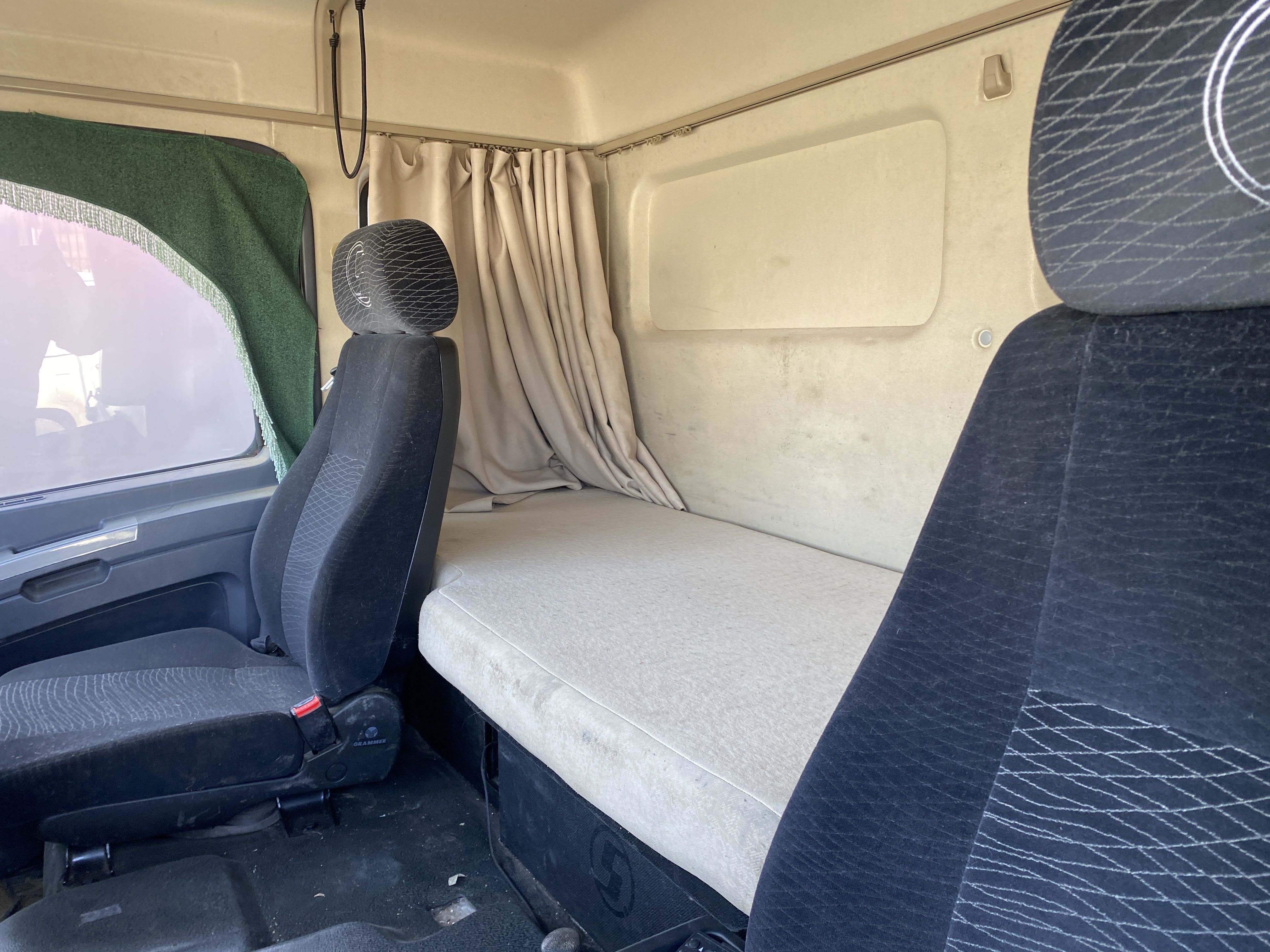 Shacman (Shaanxi) SX* 6x6 Седельный тягач 2022 г. - фото 8