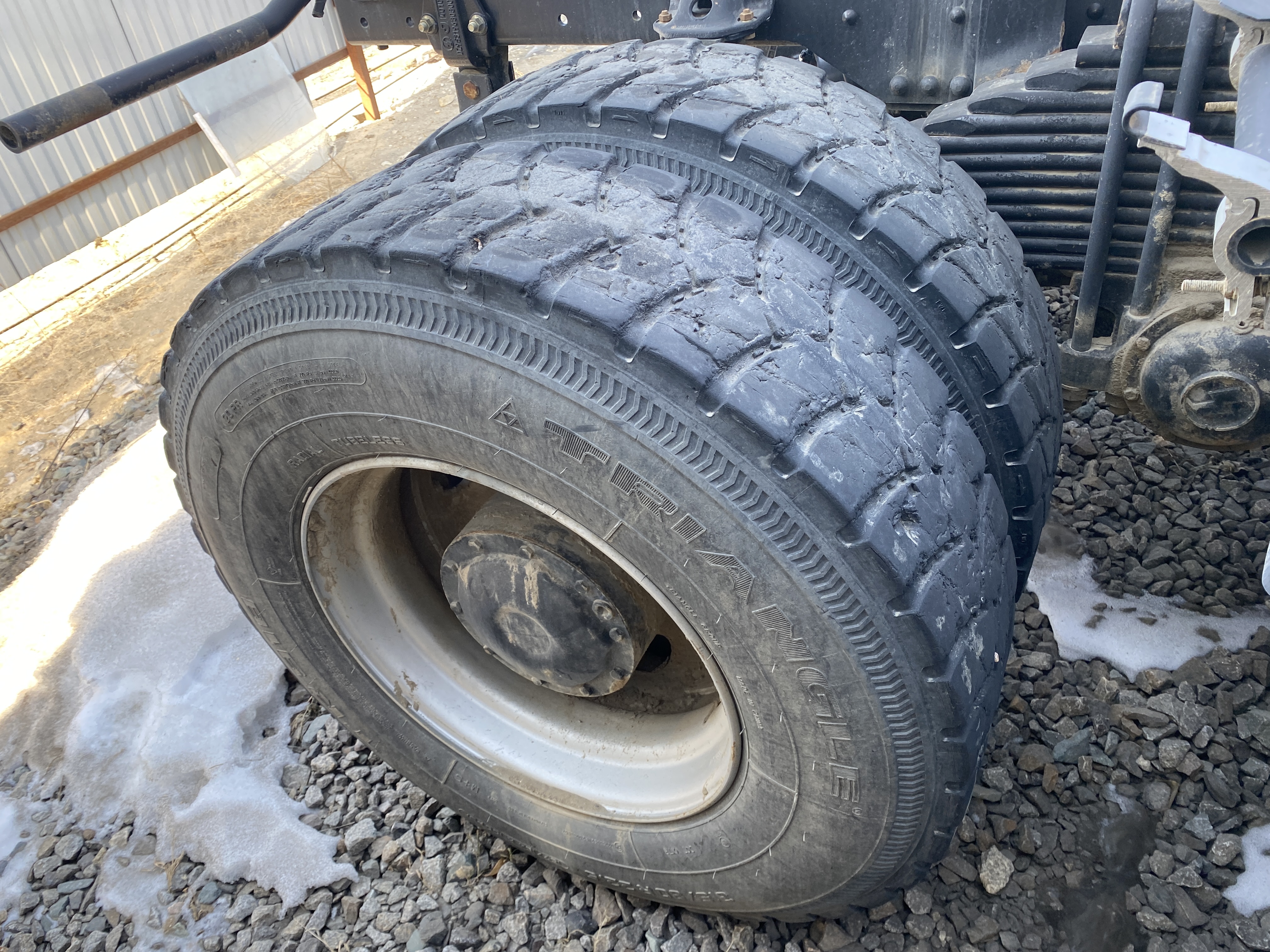 Shacman (Shaanxi) SX* 6x6 Седельный тягач 2022 г. - фото 11