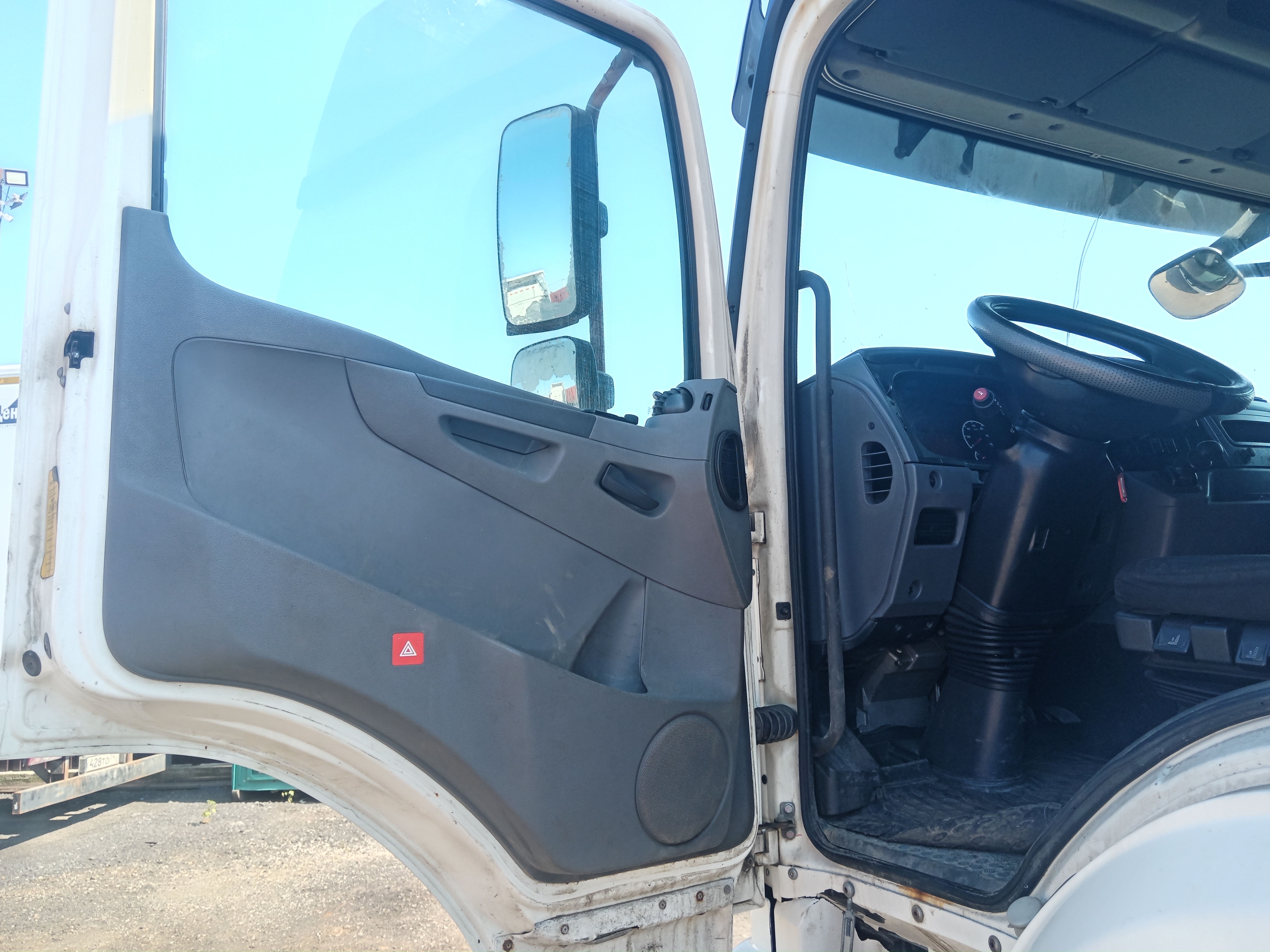 КамАЗ 5490 4x2 Седельный тягач 2017 г. - фото 10