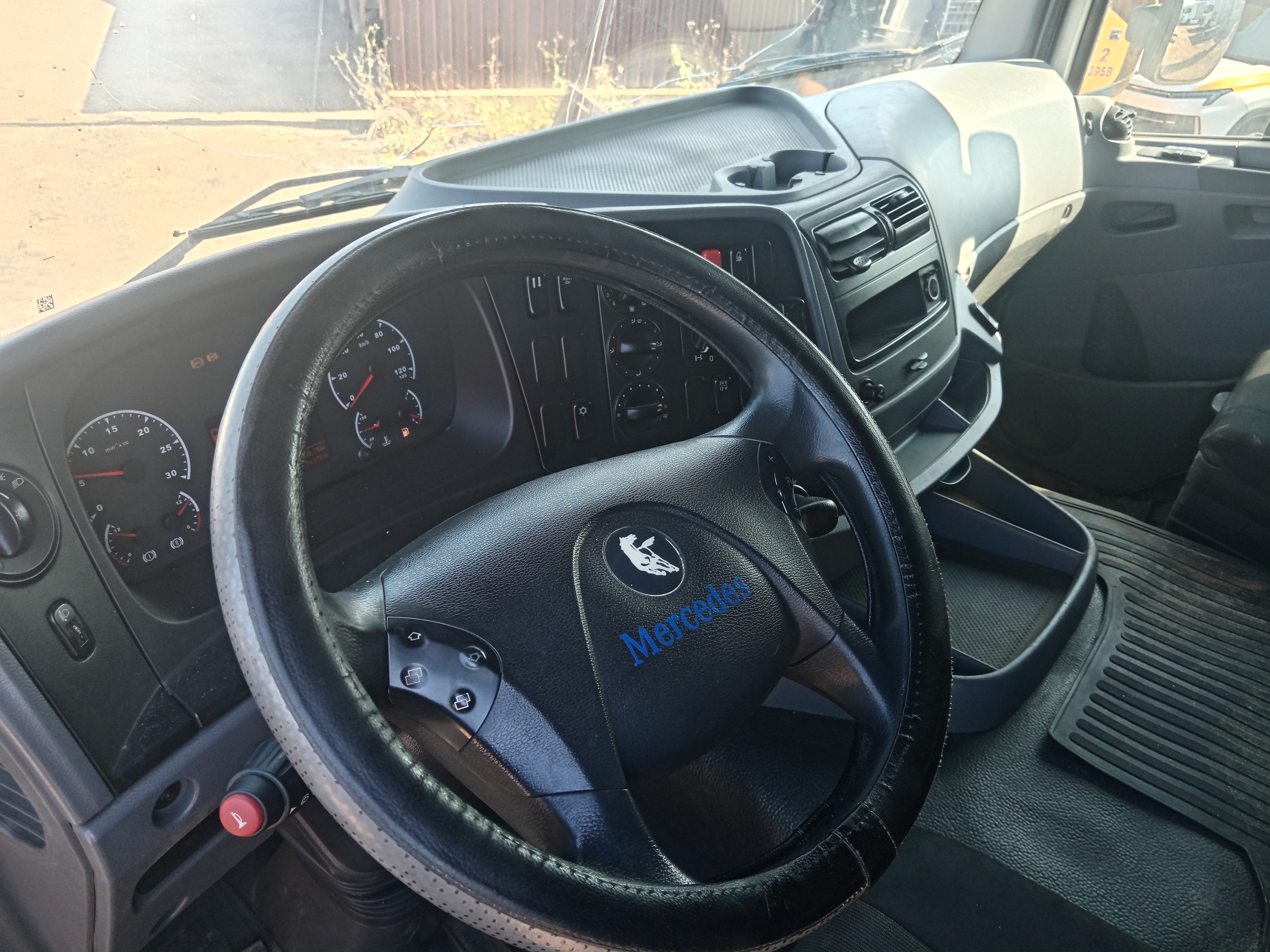 КамАЗ 5490 4x2 Седельный тягач 2017 г. - фото 12