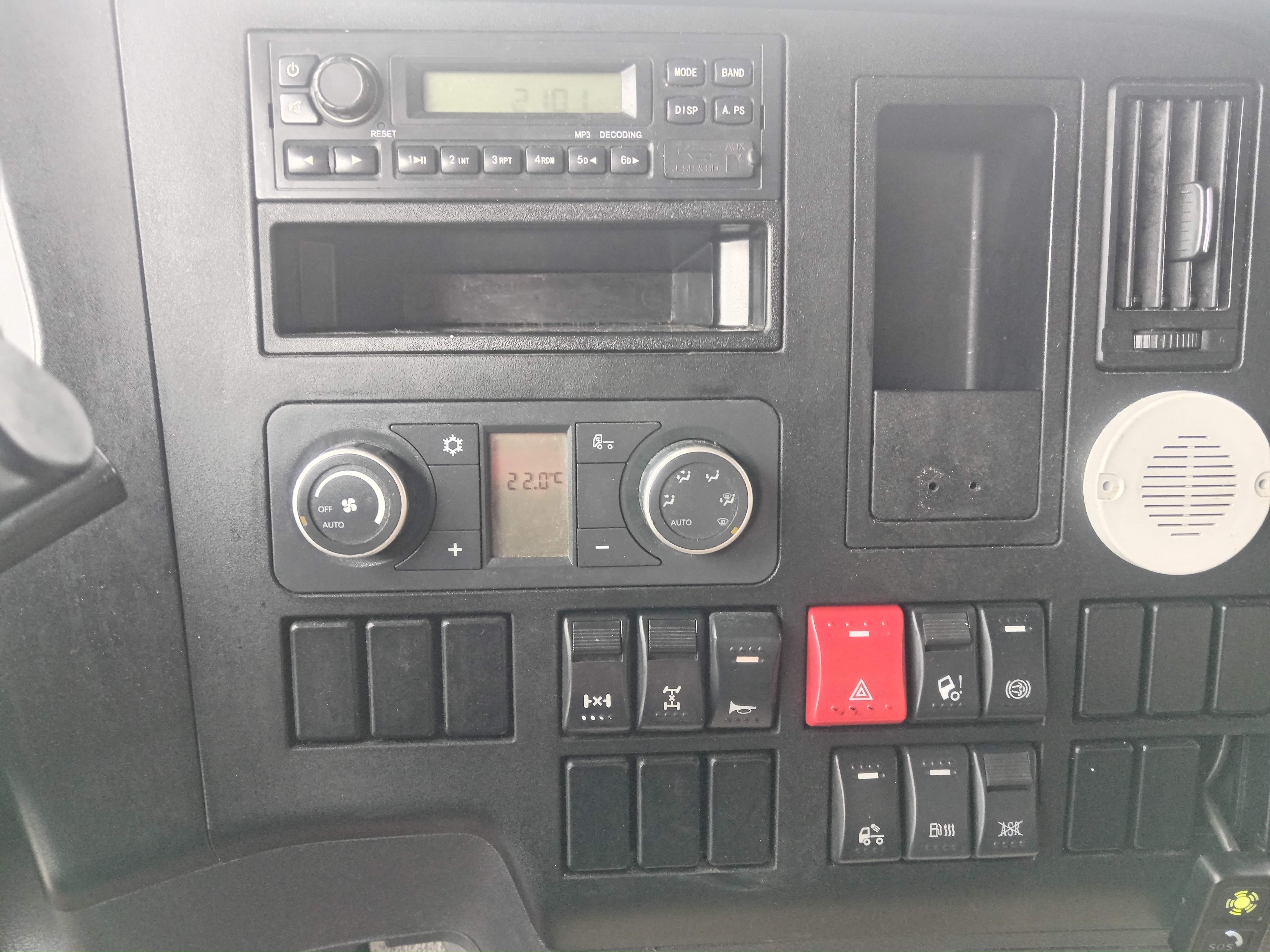 Shacman (Shaanxi) SX* 6x4 Седельный тягач 2022 г. - фото 3