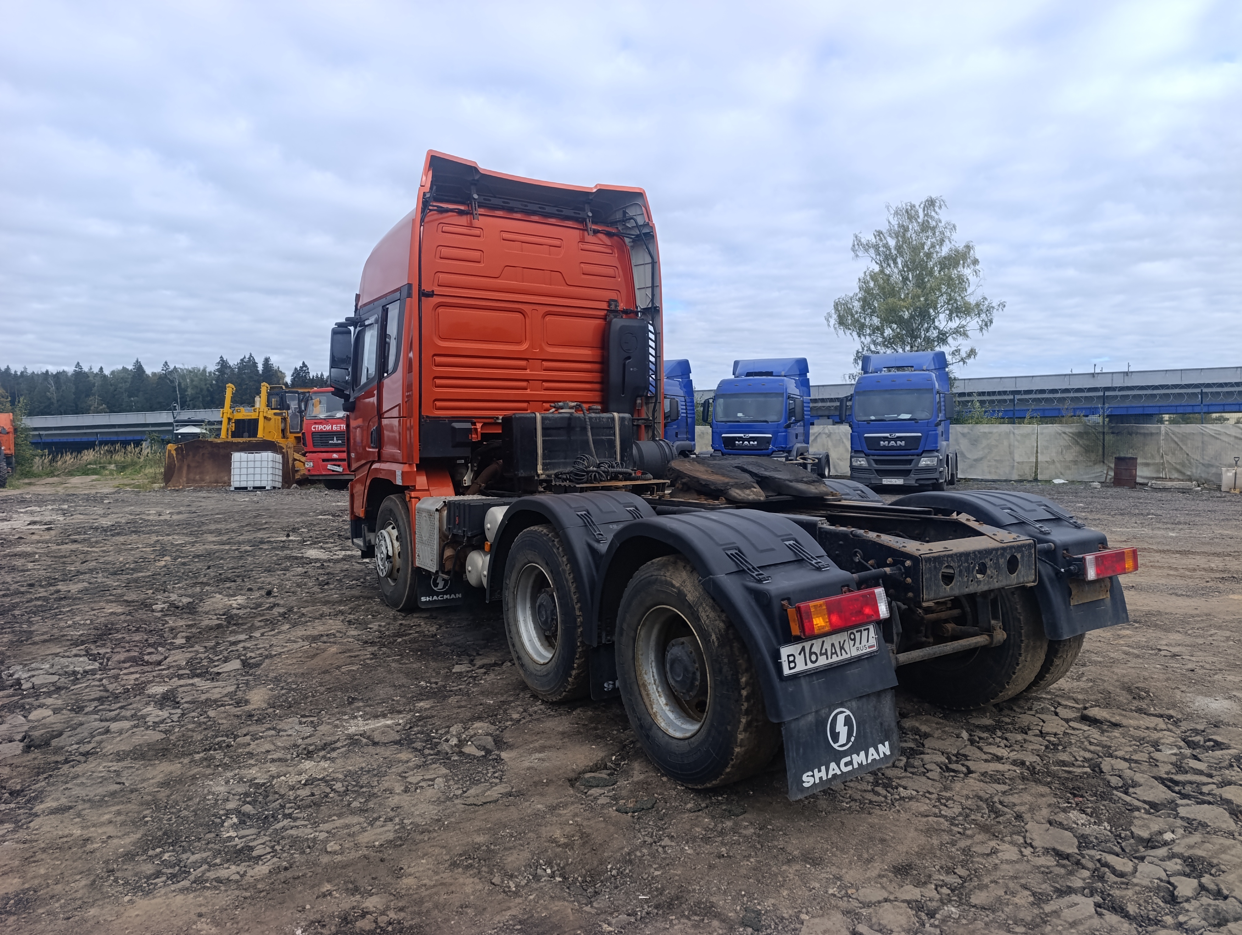 Shacman (Shaanxi) SX* 6x4 Седельный тягач 2022 г. - фото 6