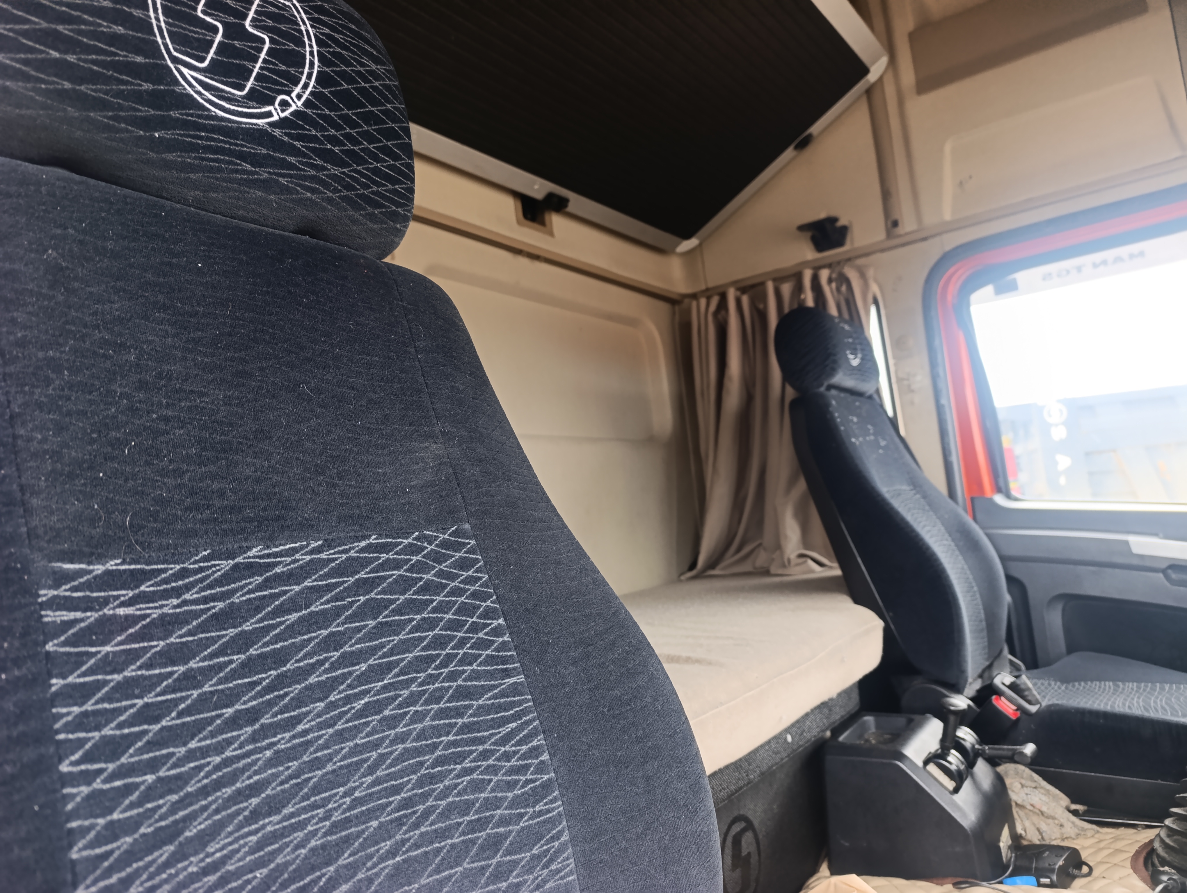 Shacman (Shaanxi) SX* 6x4 Седельный тягач 2022 г. - фото 11