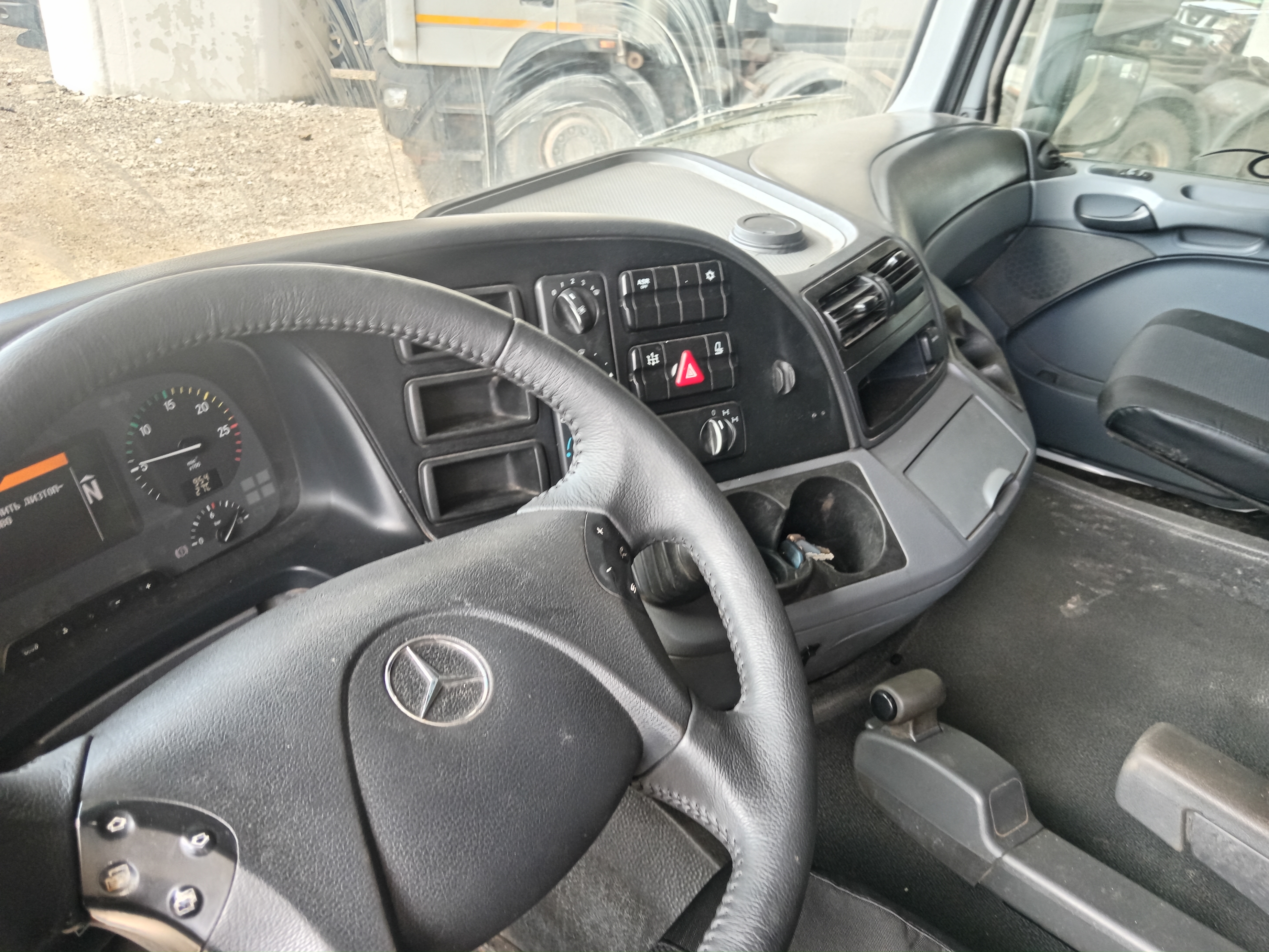 Mercedes-Benz Actros 6x4 Седельный тягач 2016 г. - фото 12