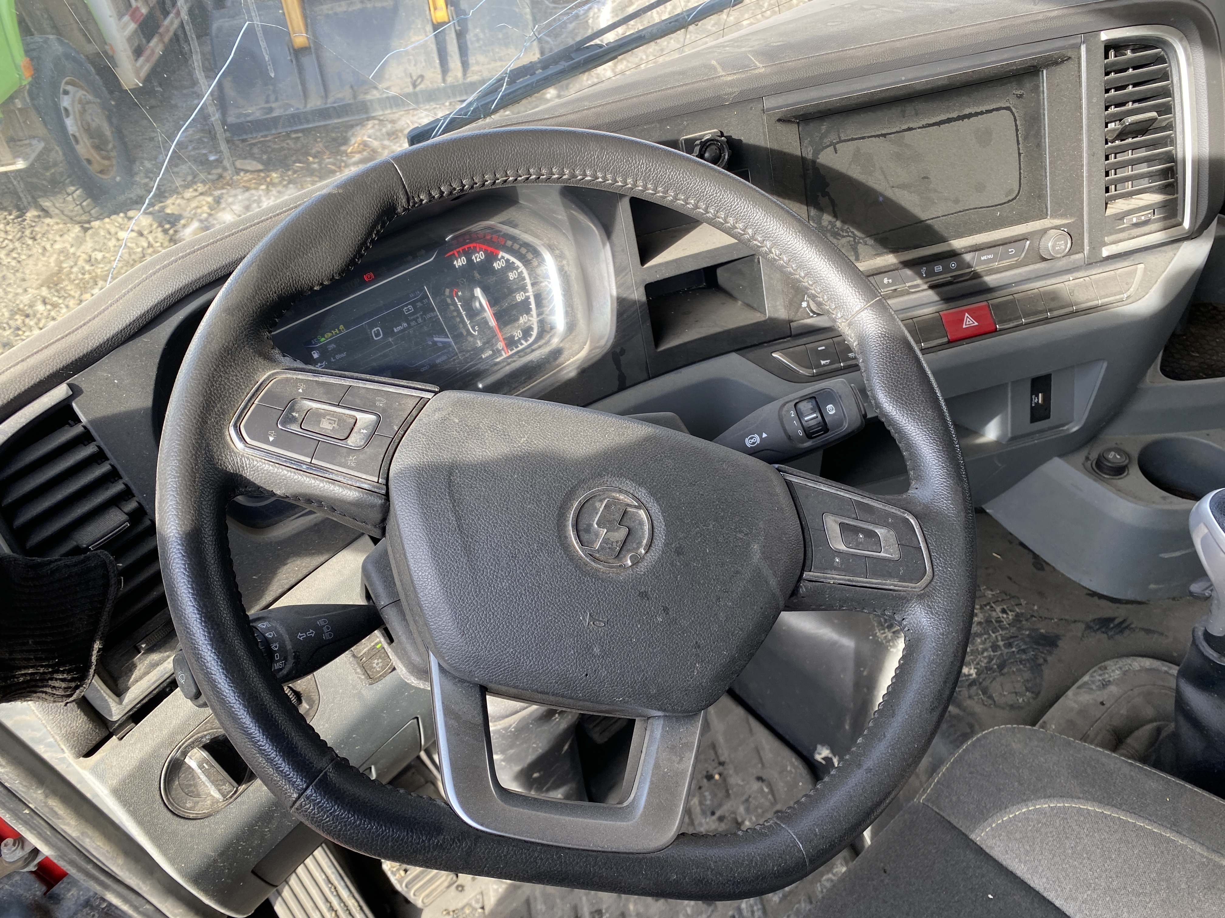 Shacman (Shaanxi) SX* 6x4 Седельный тягач 2023 г. - фото 6