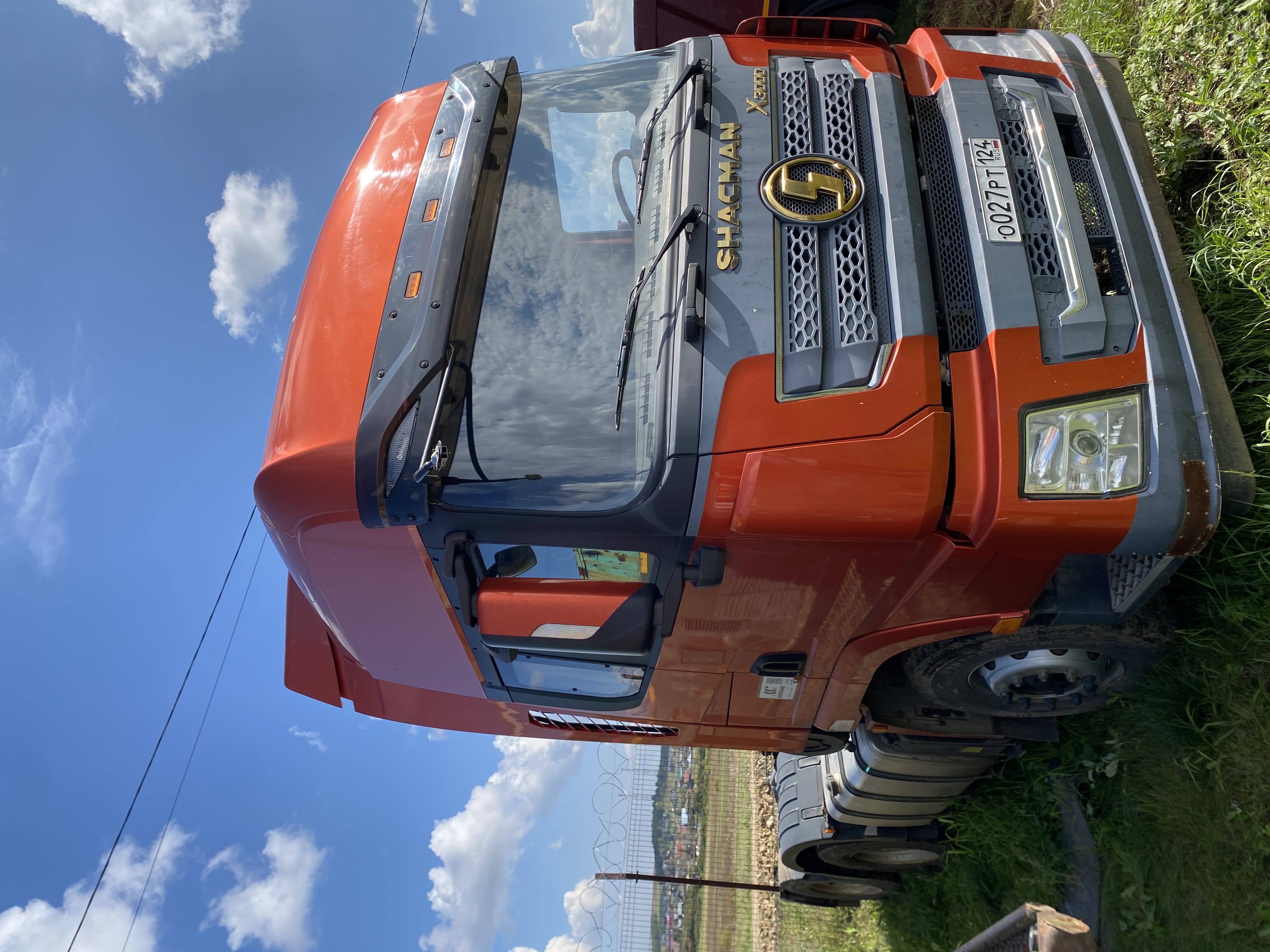 Shacman (Shaanxi) SX* 6x4 Седельный тягач 2022 г. - фото 2