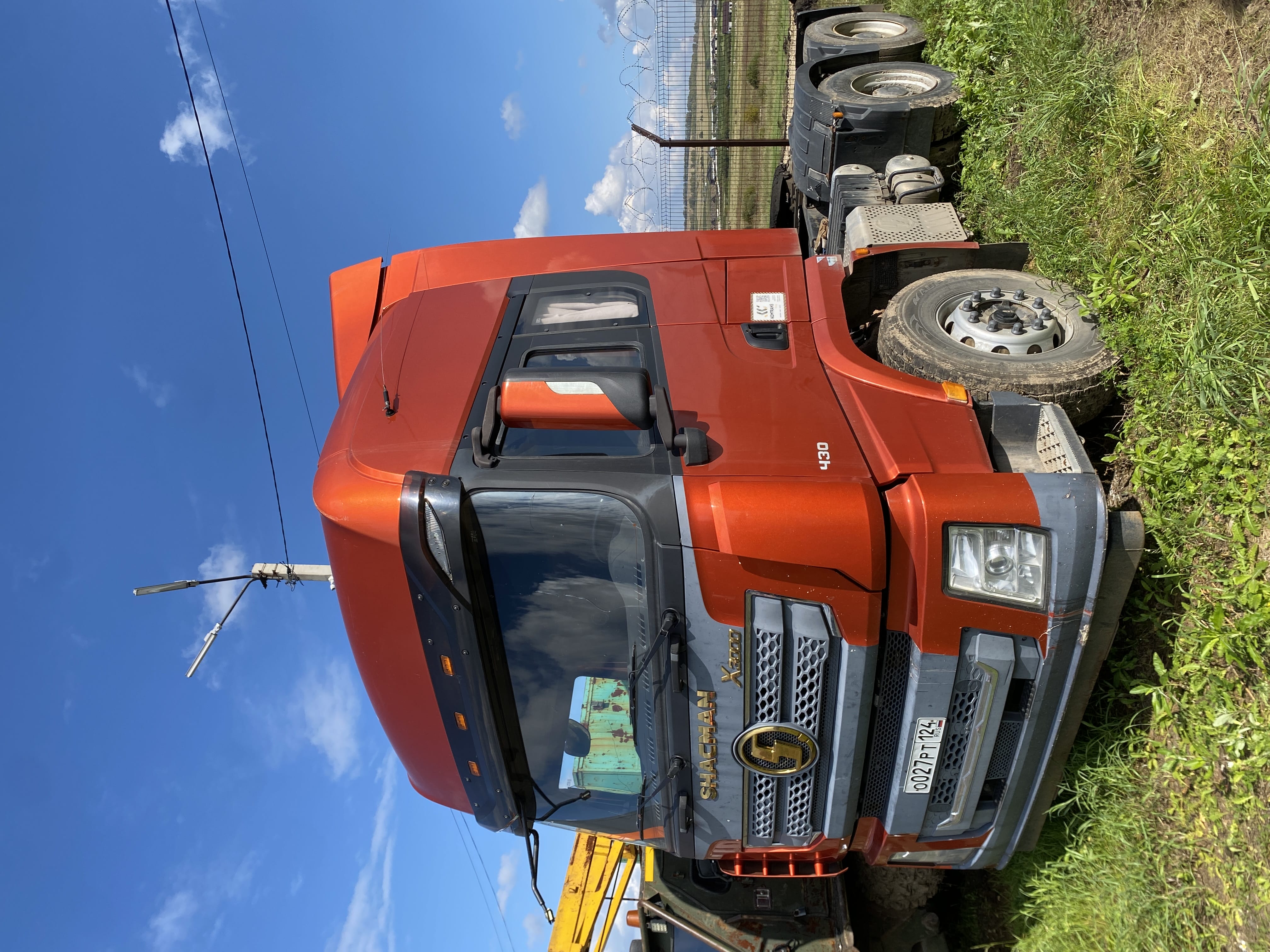 Shacman (Shaanxi) SX* 6x4 Седельный тягач 2022 г. - фото 3