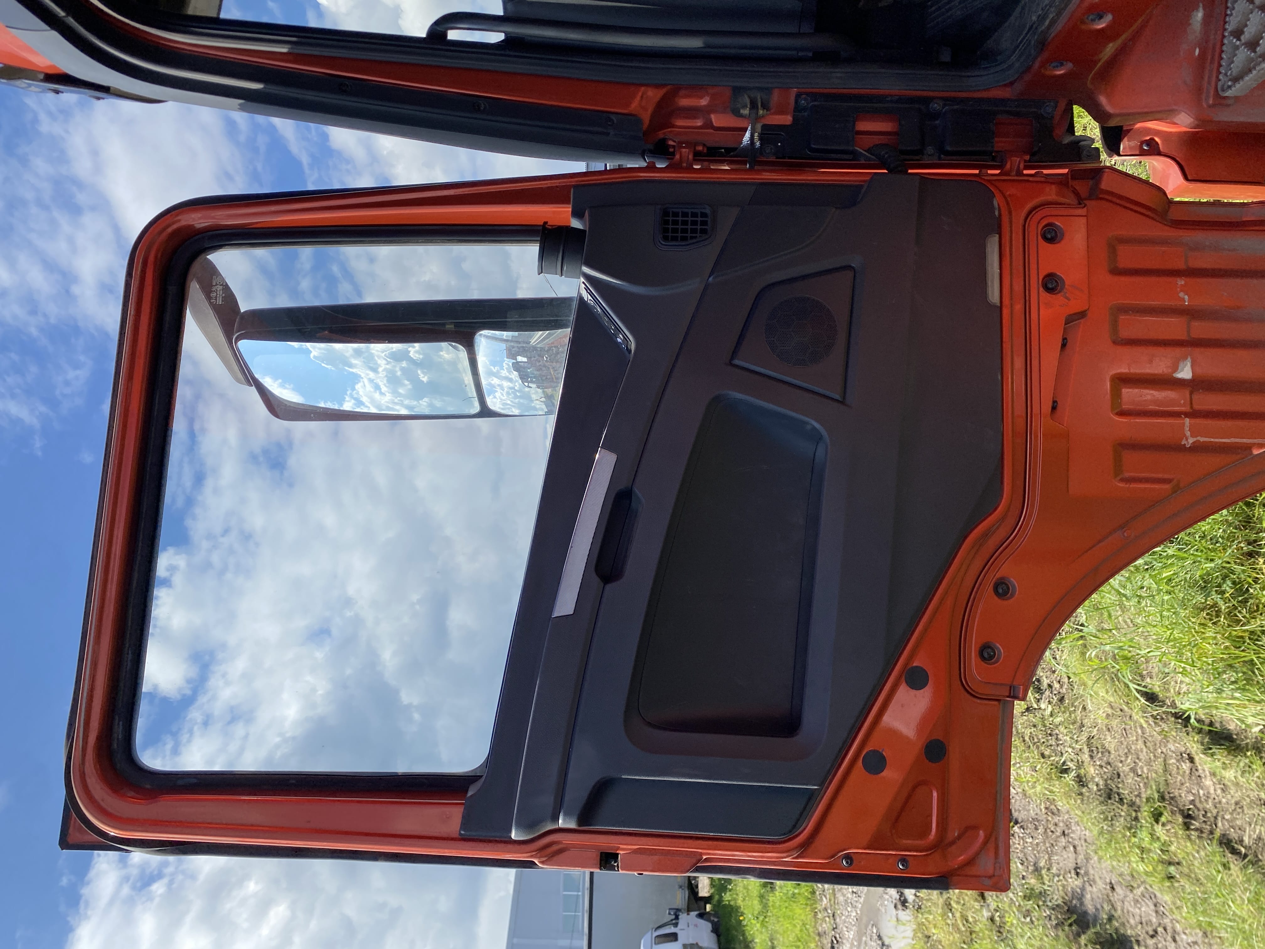 Shacman (Shaanxi) SX* 6x4 Седельный тягач 2022 г. - фото 8