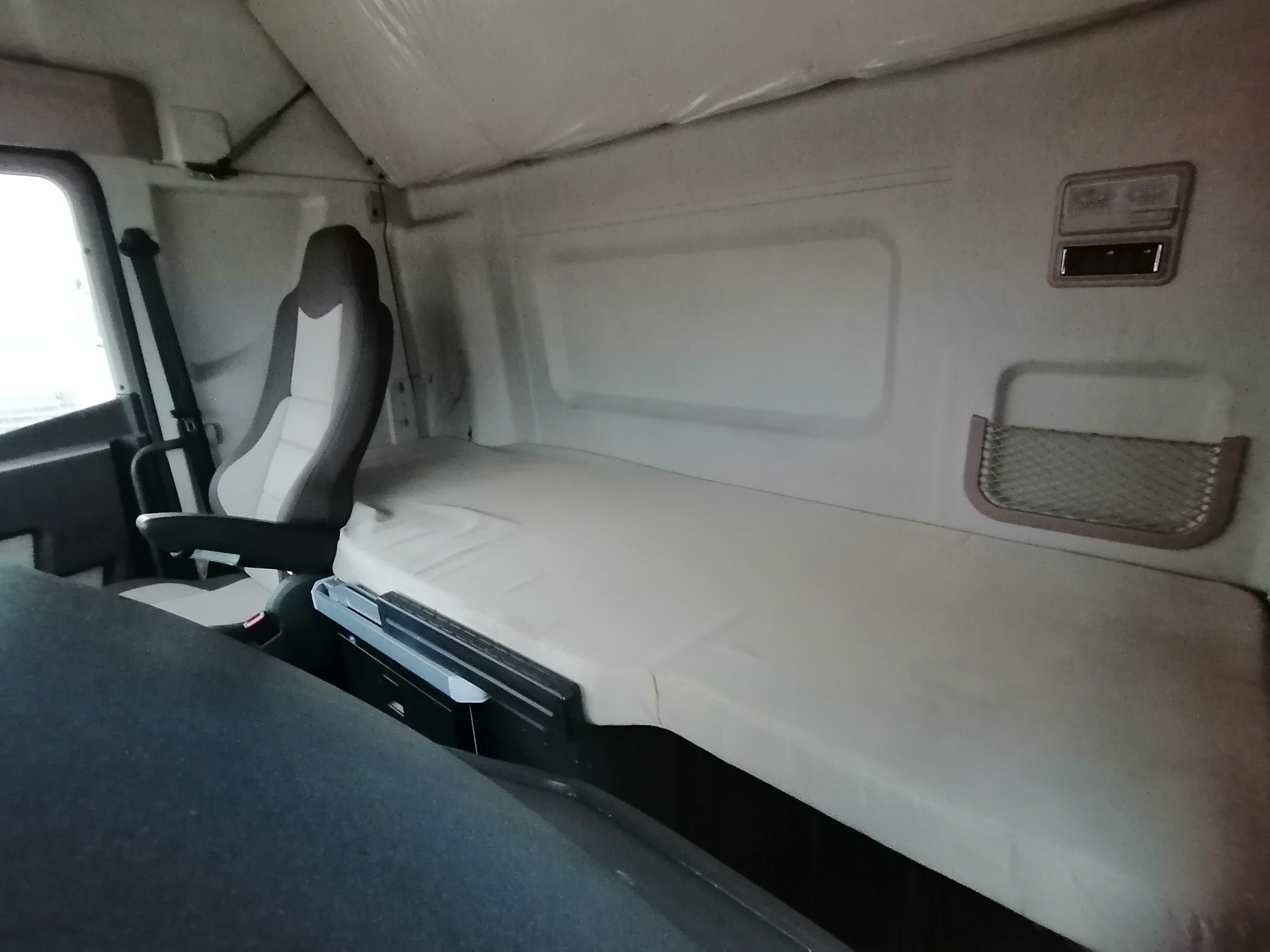 FAW JH6 4x2 Седельный тягач 2023 г. - фото 12