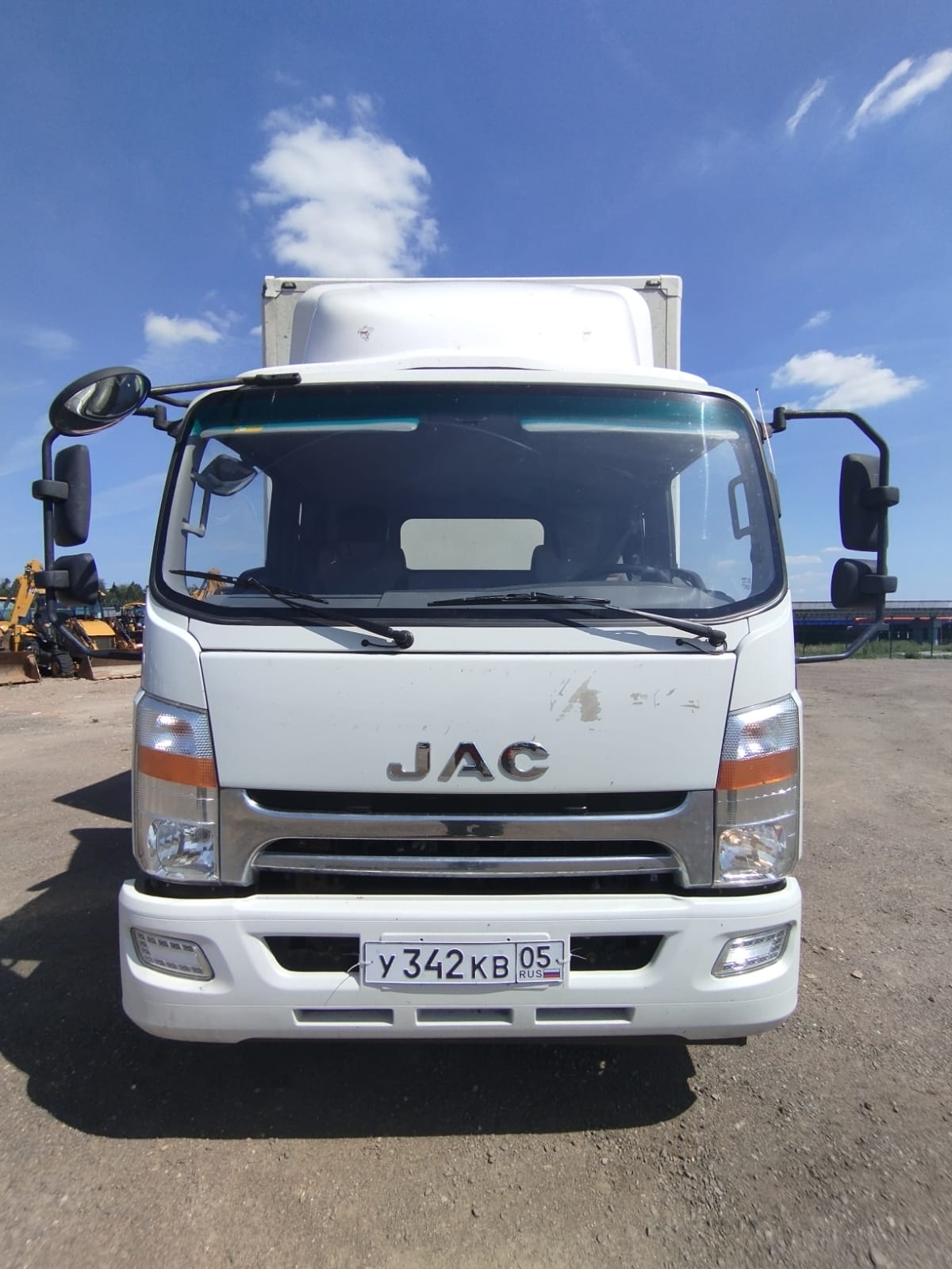 СПЕЦМОБИЛЬ-НН 2818* на шасси JAC N120 Изотермический/рефрижератор 2022 г.