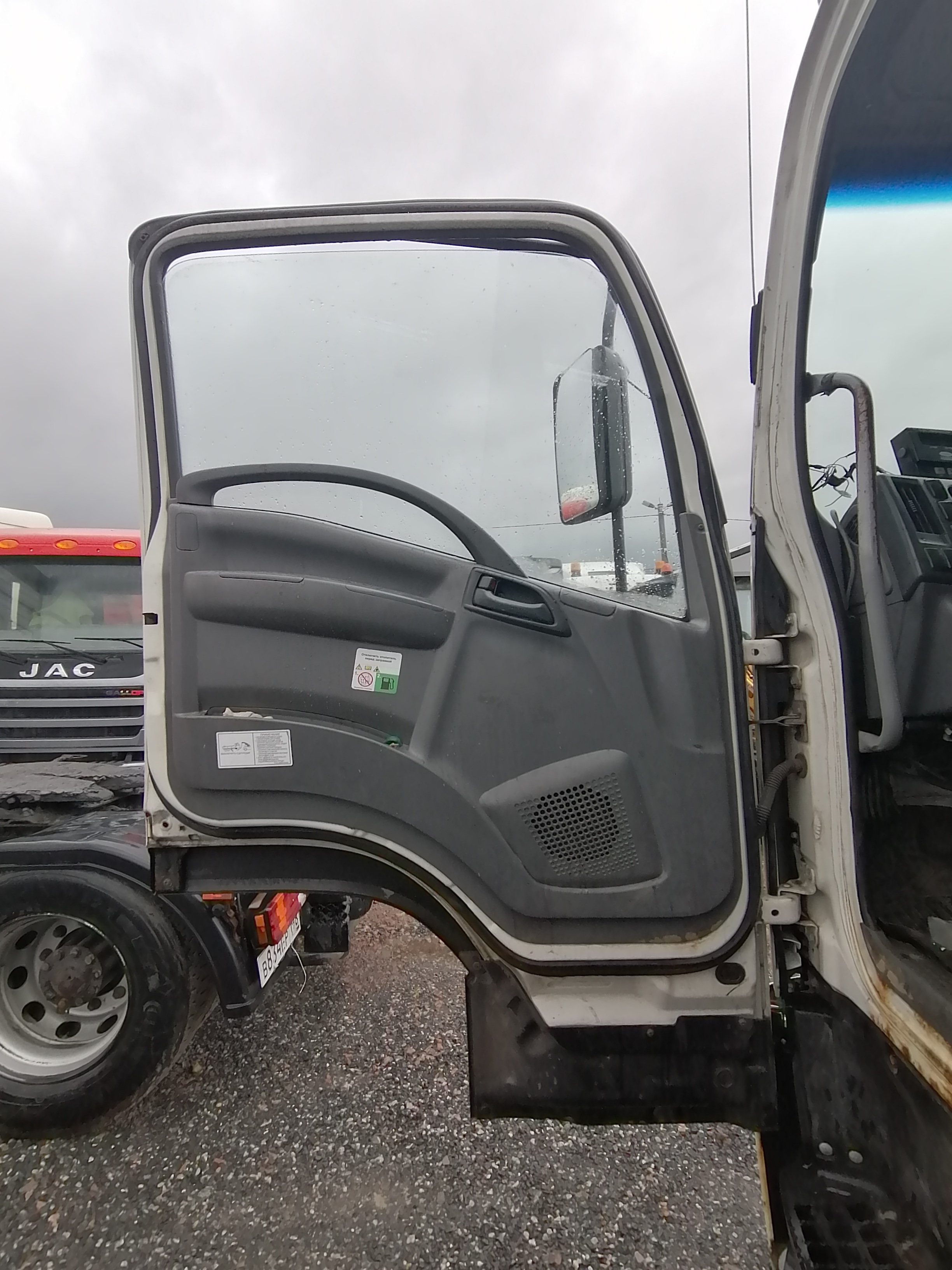 Центртранстехмаш АФ-4749* на шасси Isuzu Forward 18.0 (FVR) Изотермический/рефрижератор с гидробортом 2015 г. - фото 8