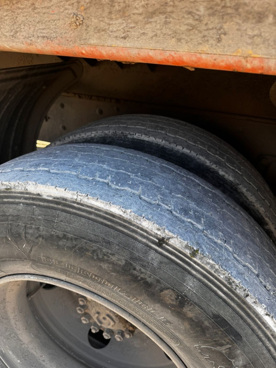 ЭНЕРГОТЕХПРОМ-ИНВЕСТ 6535* на шасси КамАЗ 65115 6x4 Зерновоз 2022 г. - фото 6