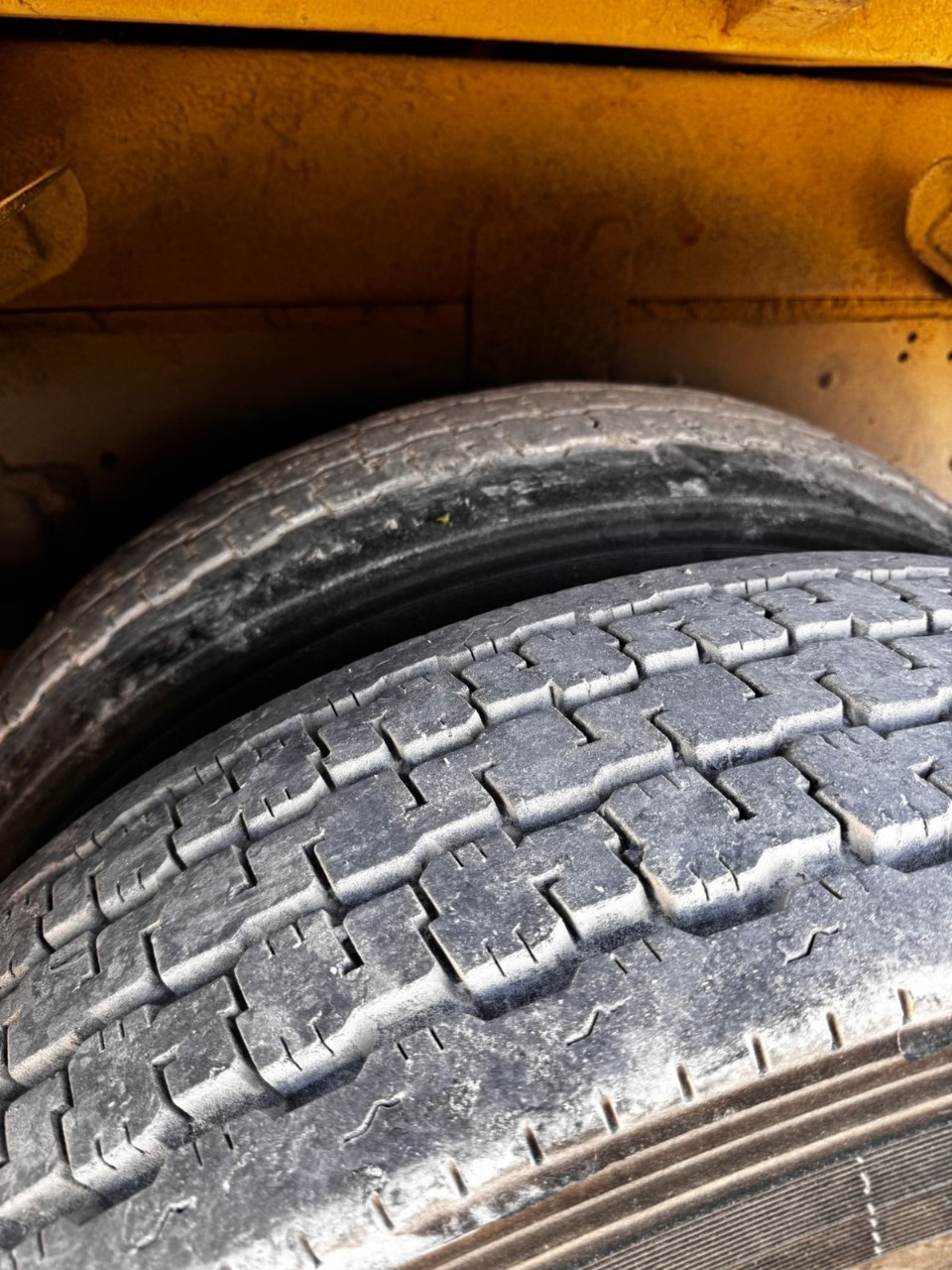 ЭНЕРГОТЕХПРОМ-ИНВЕСТ 6535* на шасси КамАЗ 65115 6x4 Зерновоз 2022 г. - фото 7