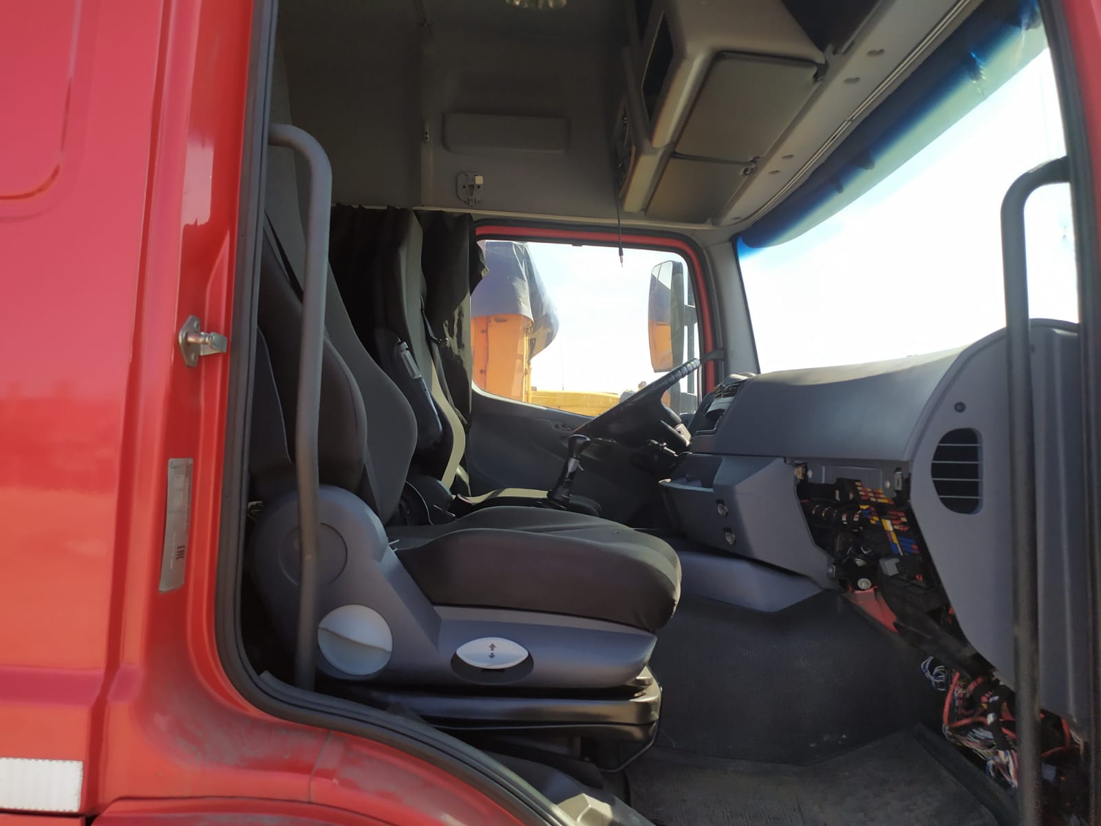 КамАЗ 5490 4x2 Седельный тягач 2016 г. - фото 8