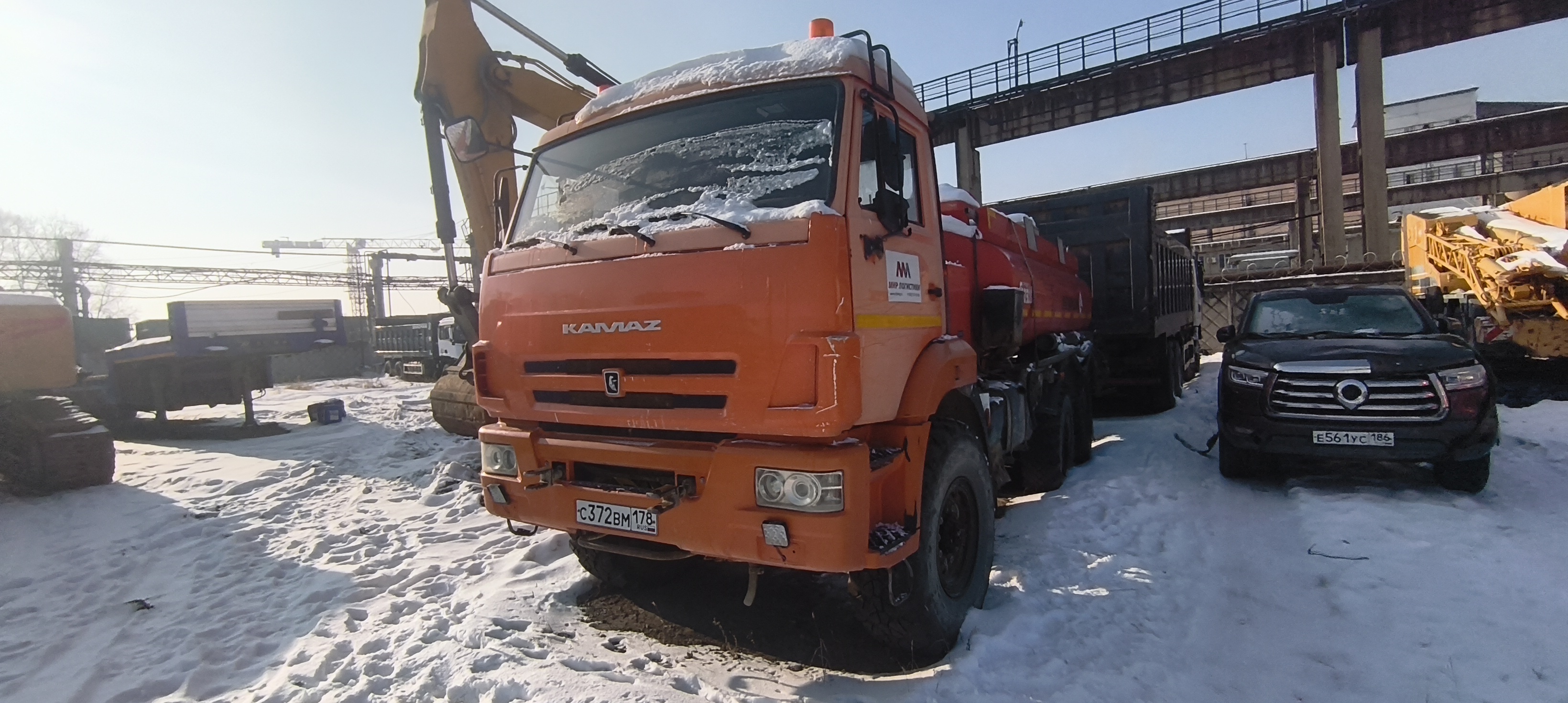 Завод ГРАЗ 5614* на шасси КамАЗ 43118 6x6 Автотопливозаправщик 2015 г. - фото 2