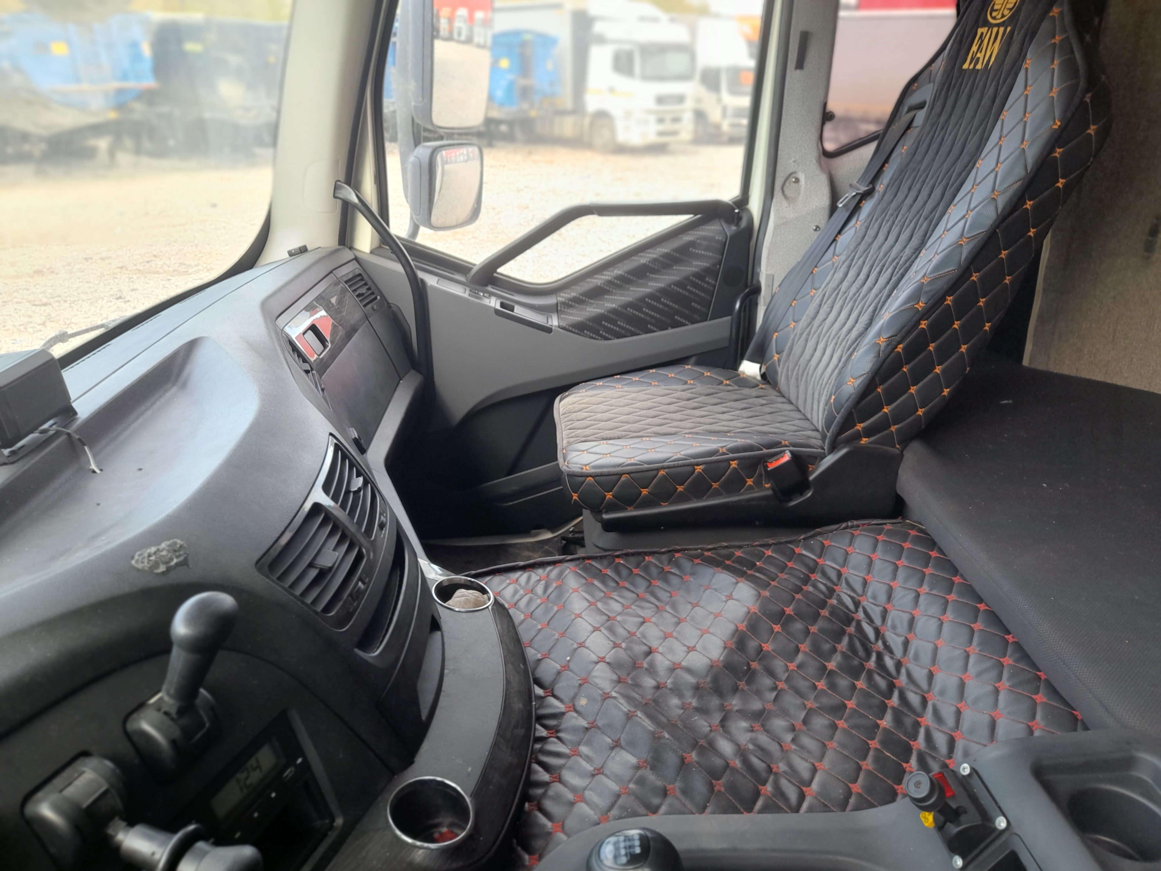 Автомастер 5589* на шасси FAW CA 3250 6x4 Зерновоз 2022 г. - фото 6