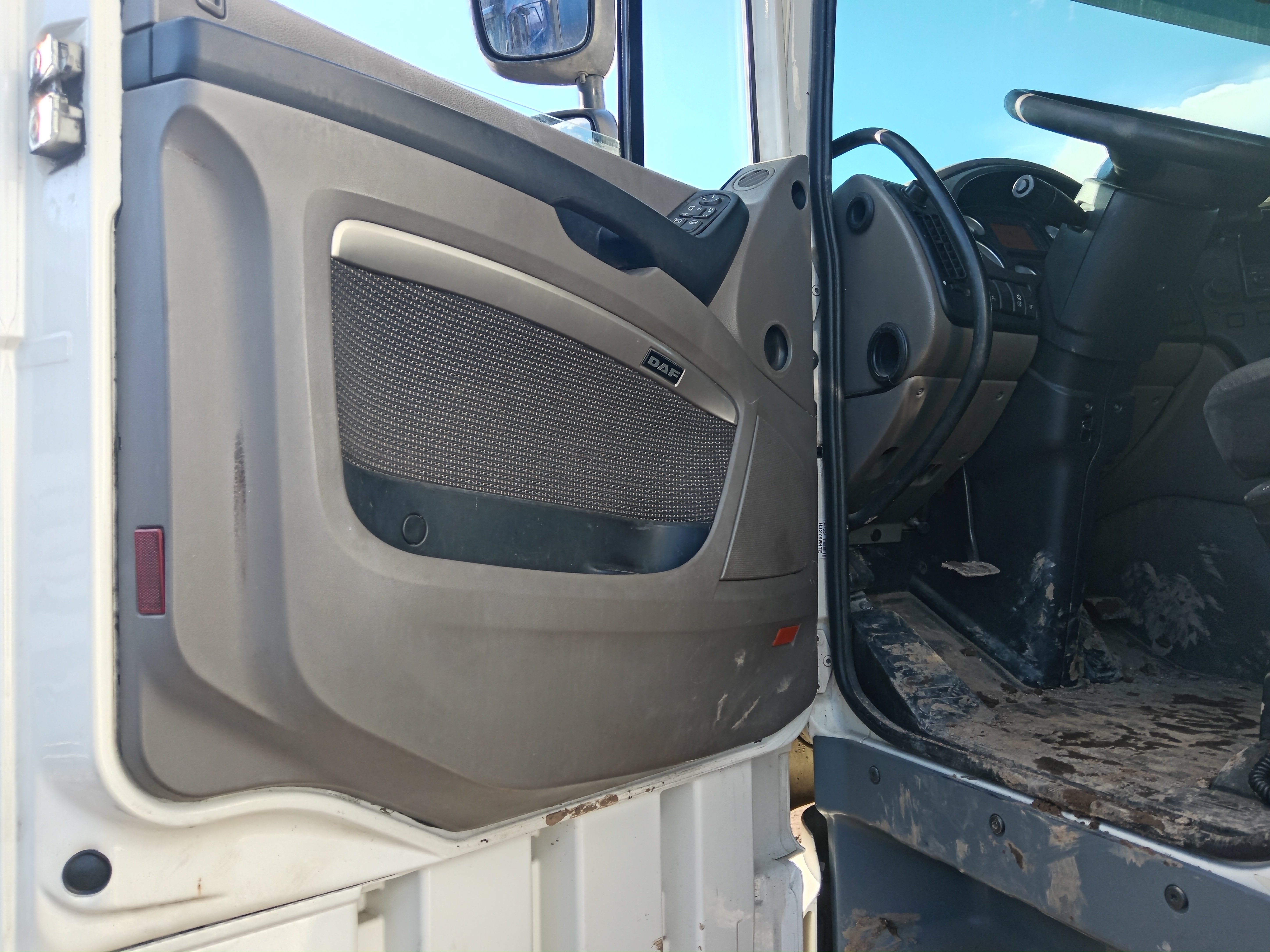 DAF XF 4x2 Седельный тягач 2016 г. - фото 10