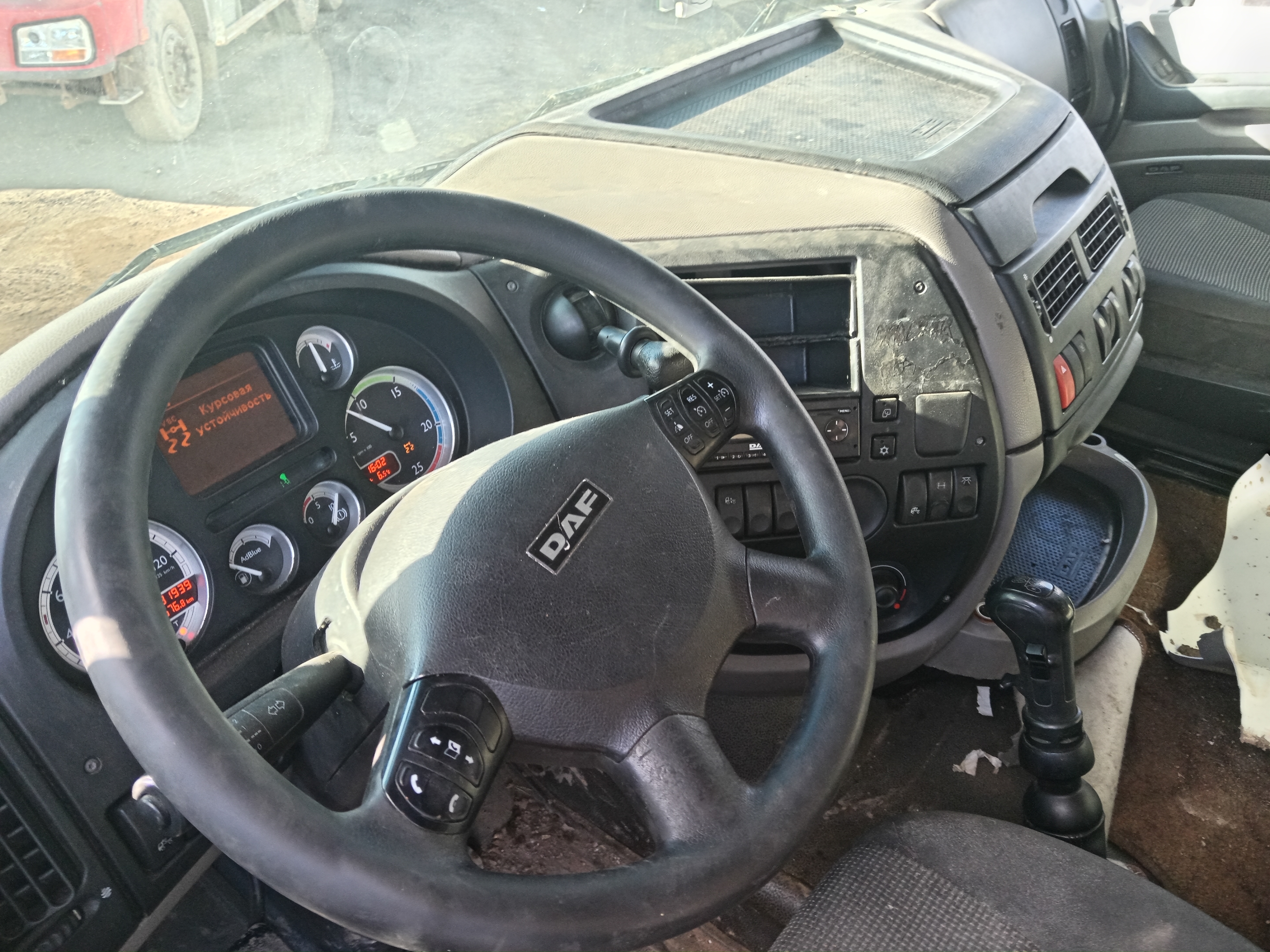 DAF XF 4x2 Седельный тягач 2016 г. - фото 14