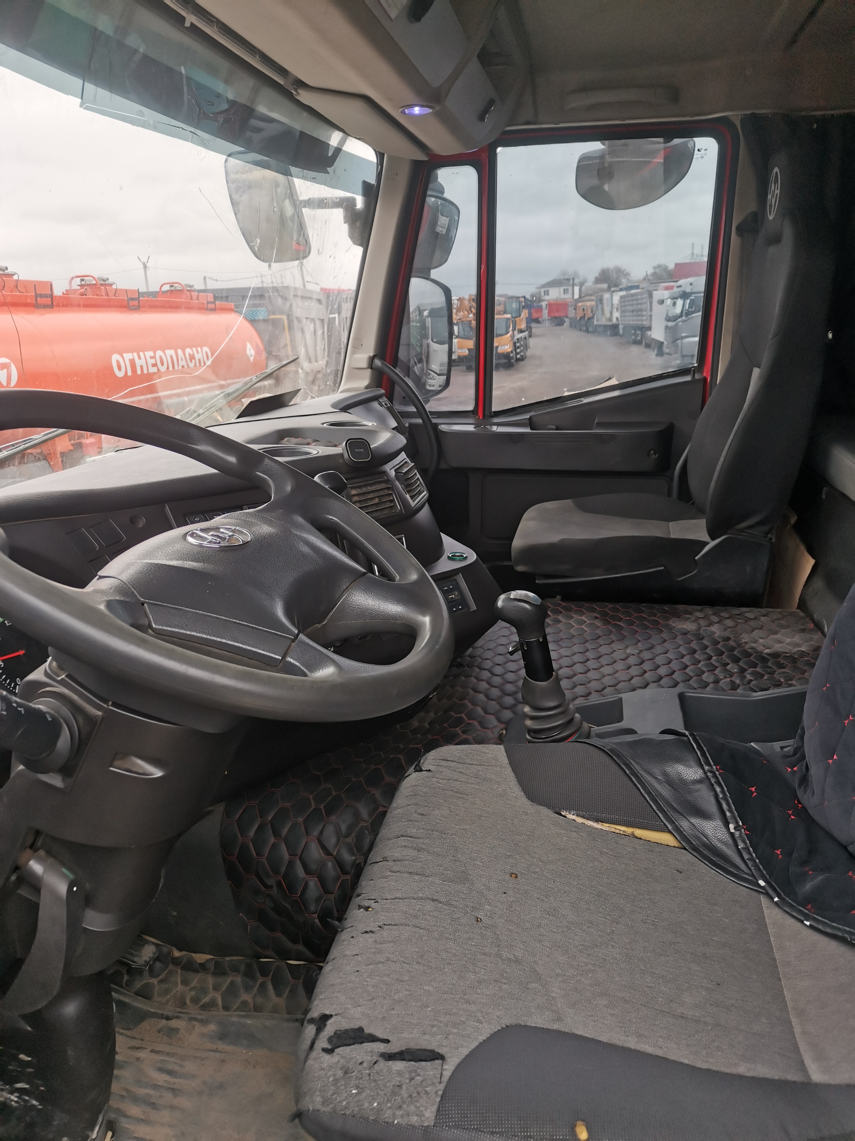 HONGYAN 908 8x4 Самосвал 2021 г. - фото 9