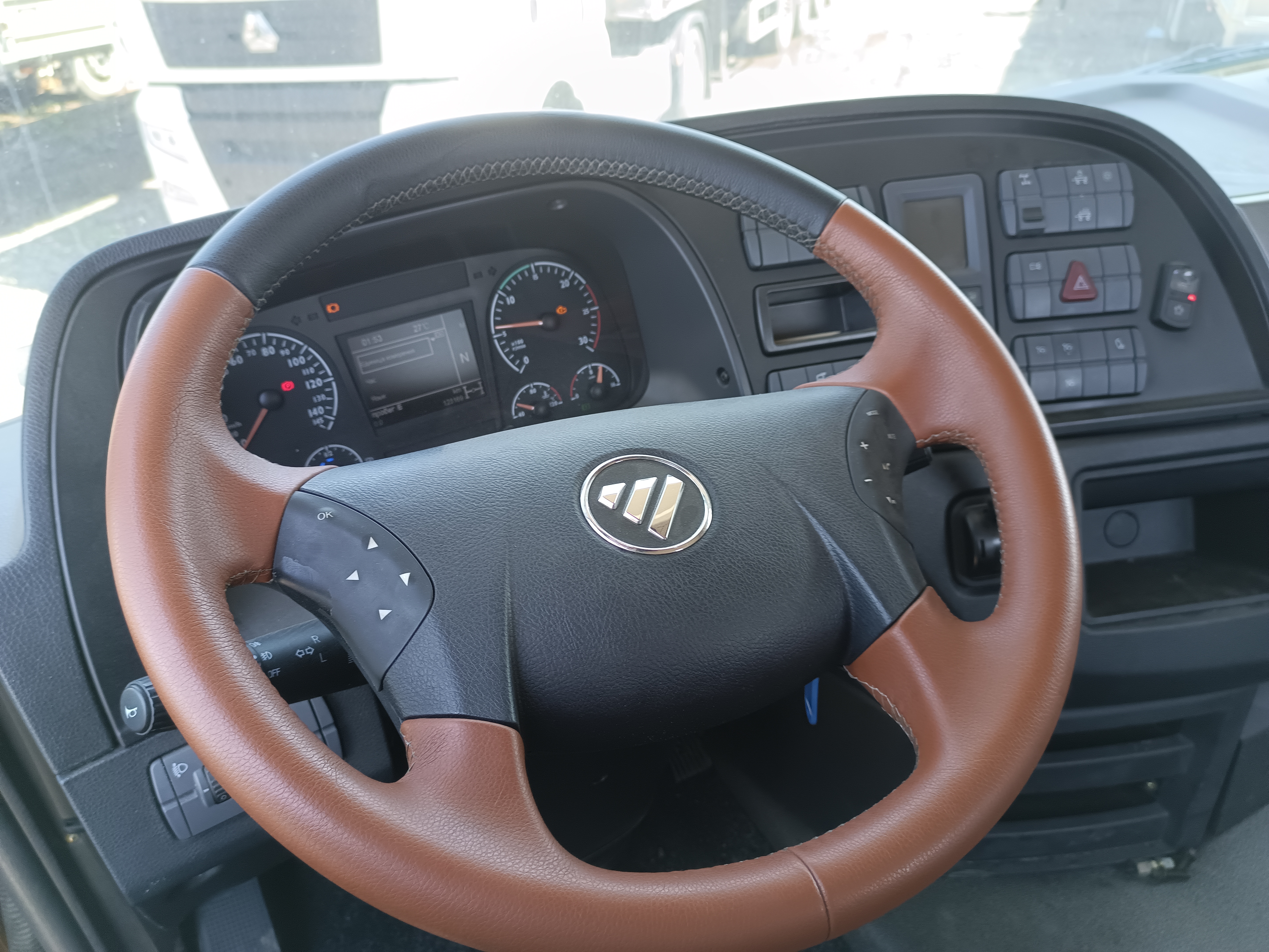 Foton AUMAN 4x2 Седельный тягач 2023 г. - фото 8