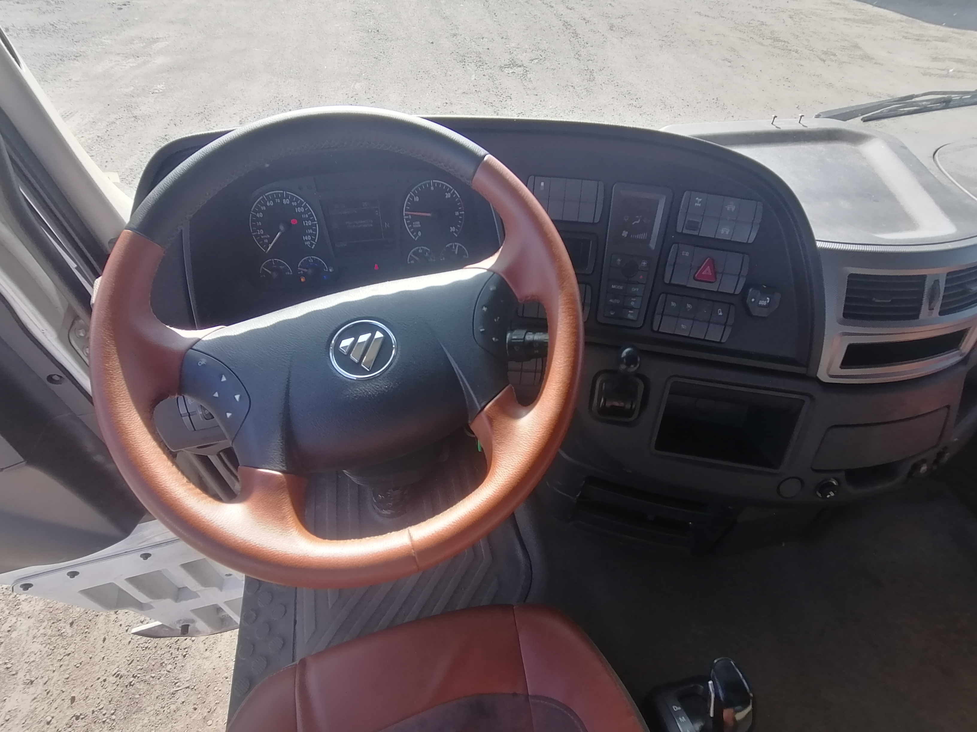 Foton AUMAN 4x2 Седельный тягач 2023 г. - фото 15