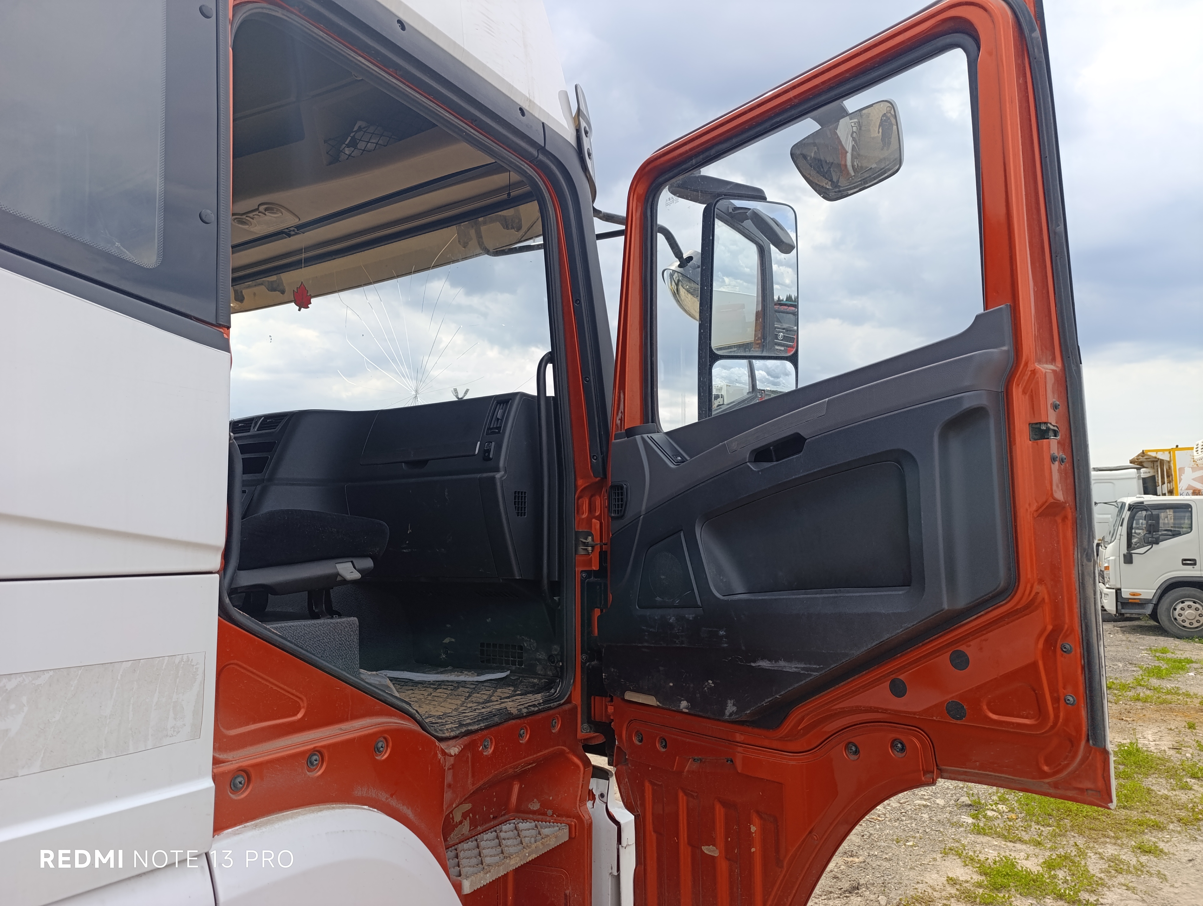 Shacman (Shaanxi) SX* 6x4 Седельный тягач 2022 г. - фото 10