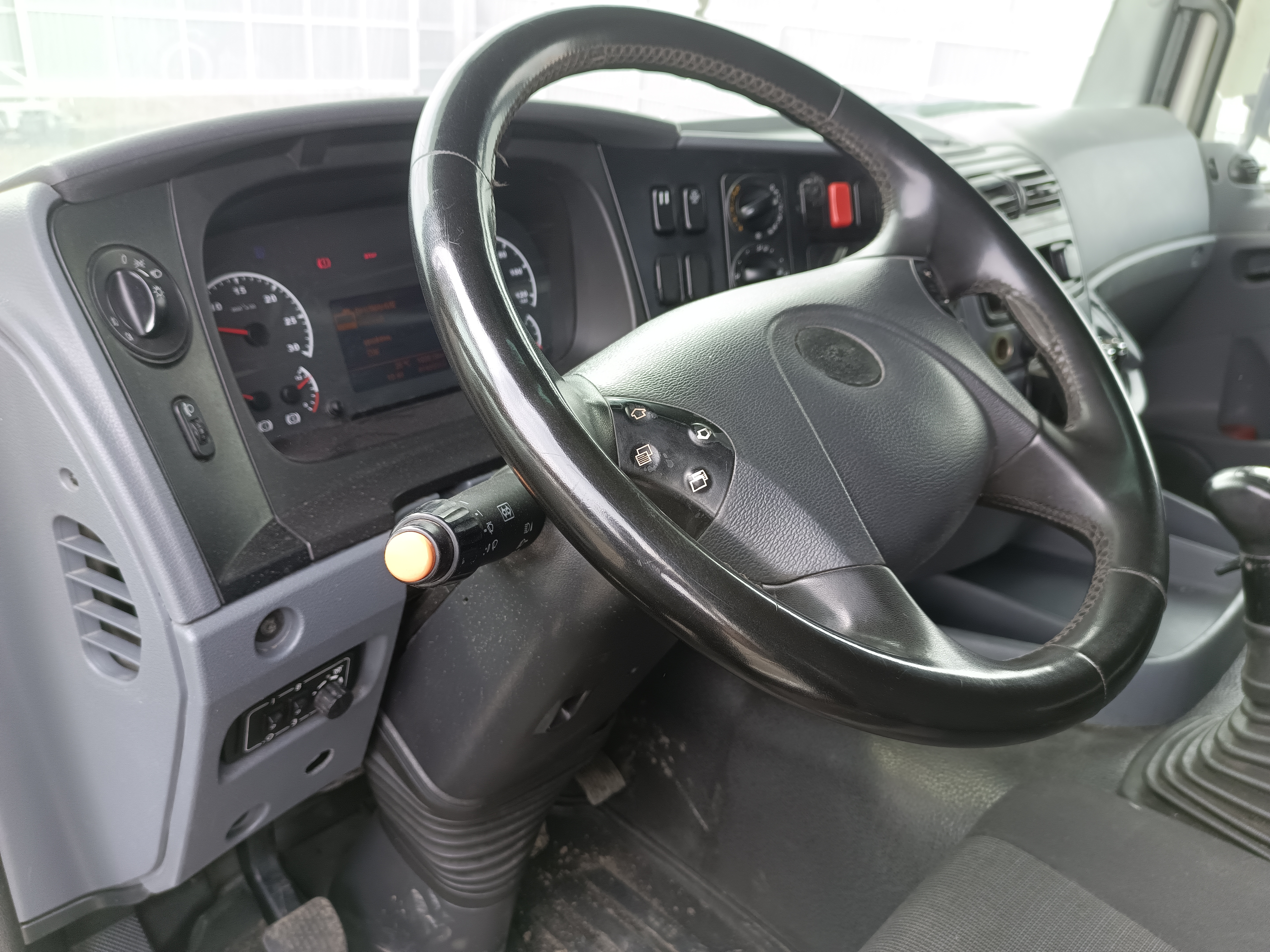 КамАЗ 5490 4x2 Седельный тягач 2017 г. - фото 10