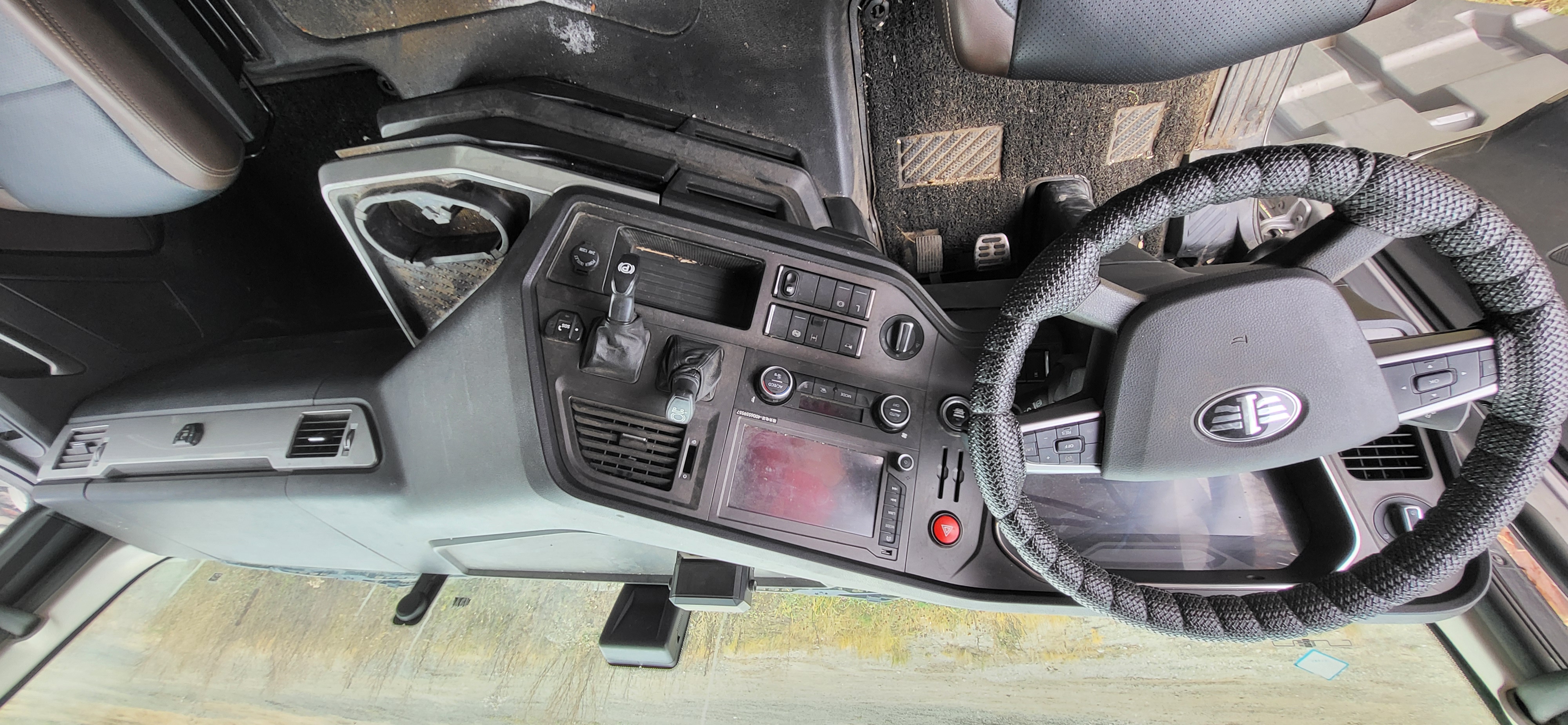 FAW J7 4x2 Седельный тягач 2023 г. - фото 14