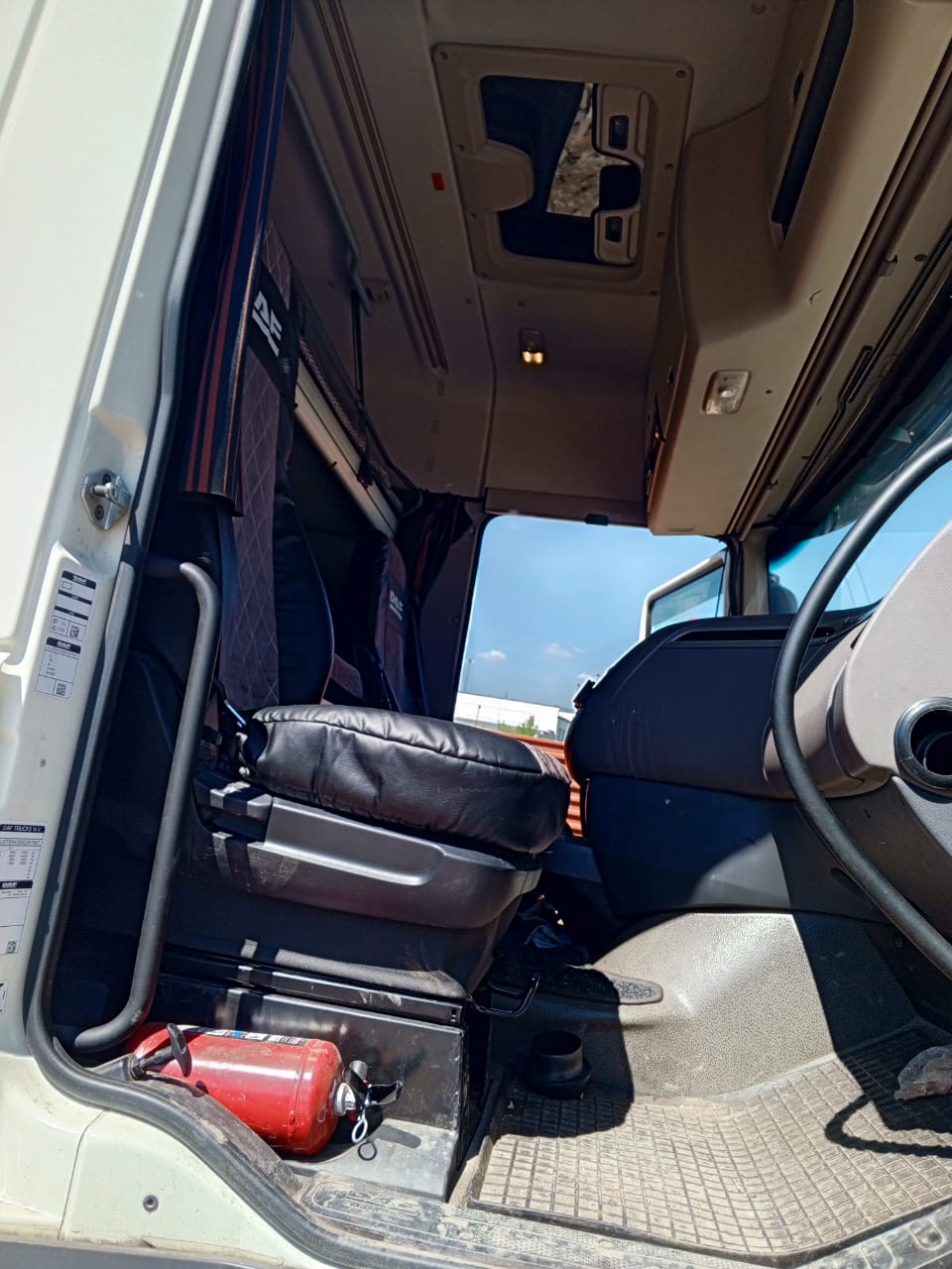 DAF XF 4x2 Седельный тягач 2021 г. - фото 8