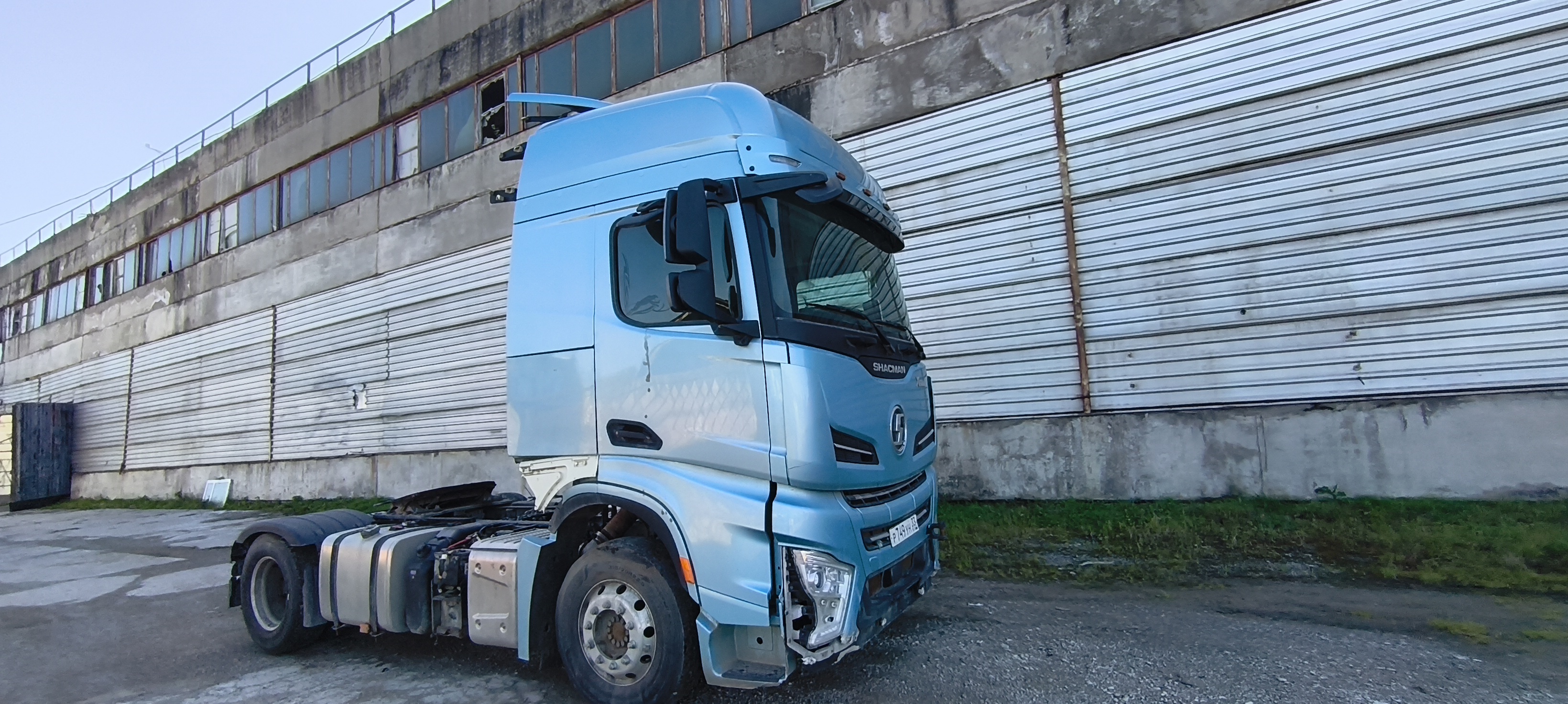 Shacman (Shaanxi) SX* 4x2 Седельный тягач 2023 г. - фото 4