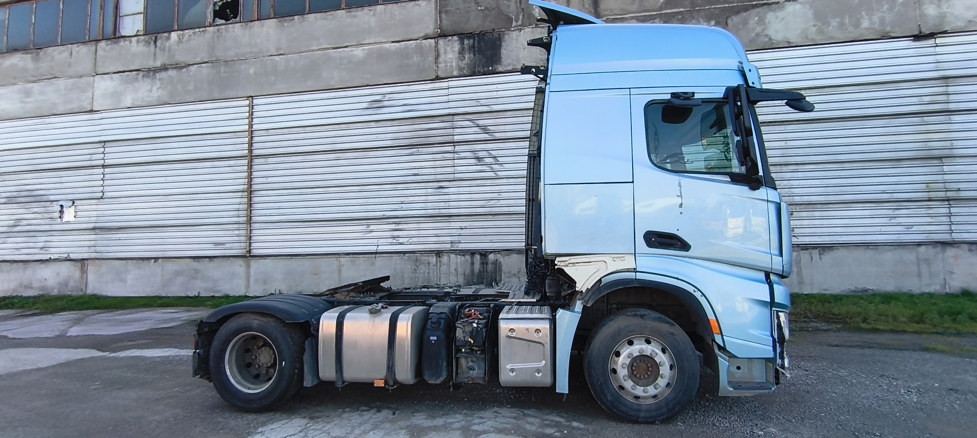 Shacman (Shaanxi) SX* 4x2 Седельный тягач 2023 г. - фото 5