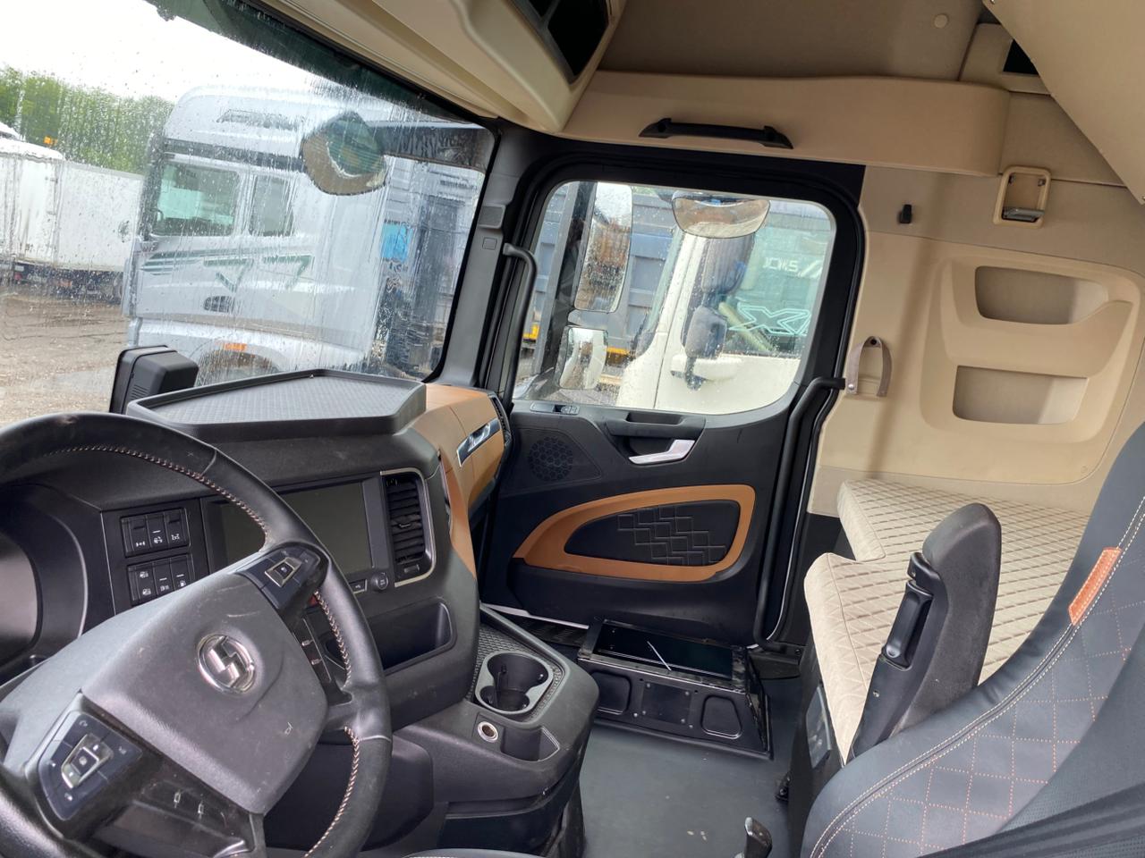 Shacman (Shaanxi) SX* 4x2 Седельный тягач 2024 г. - фото 9
