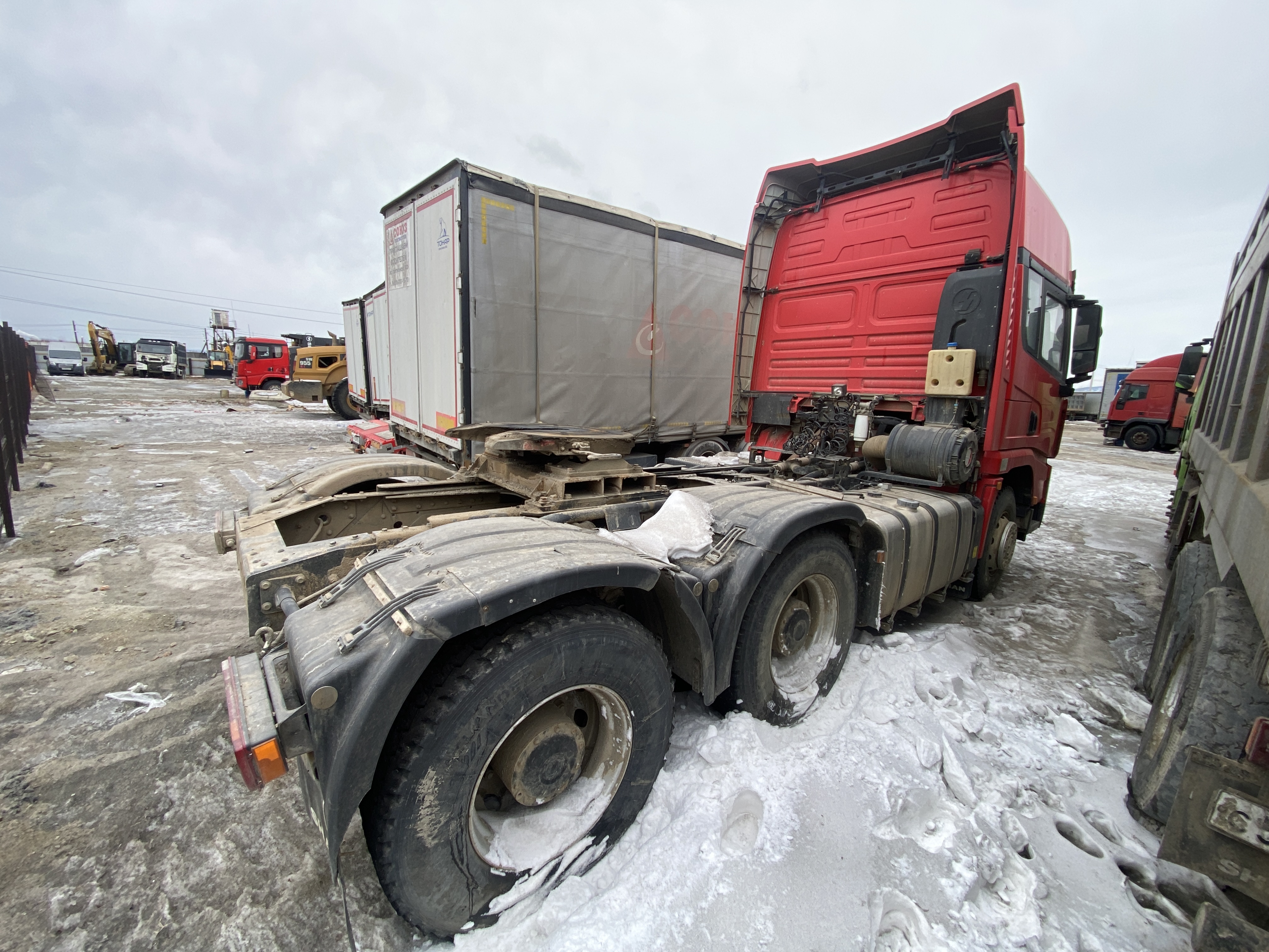 Shacman (Shaanxi) SX* 6x4 Седельный тягач 2023 г. - фото 3