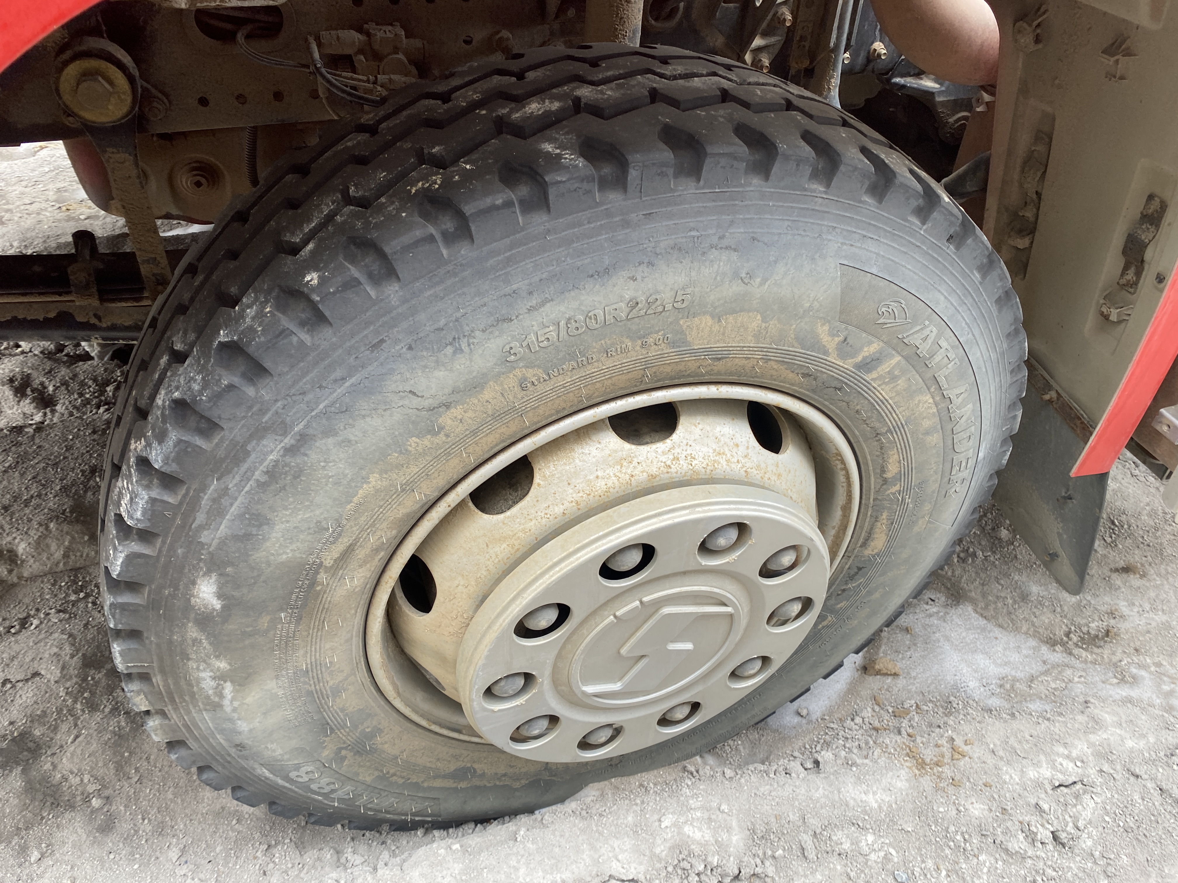 Shacman (Shaanxi) SX* 6x4 Седельный тягач 2023 г. - фото 5