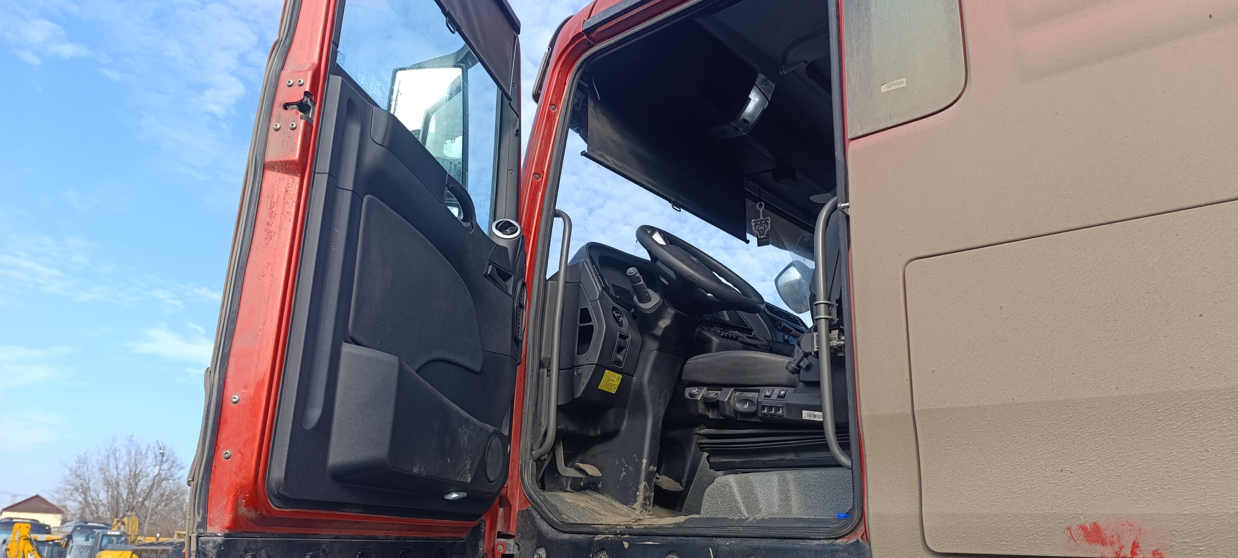 SITRAK C7H 8x4 Самосвал 2023 г. - фото 8