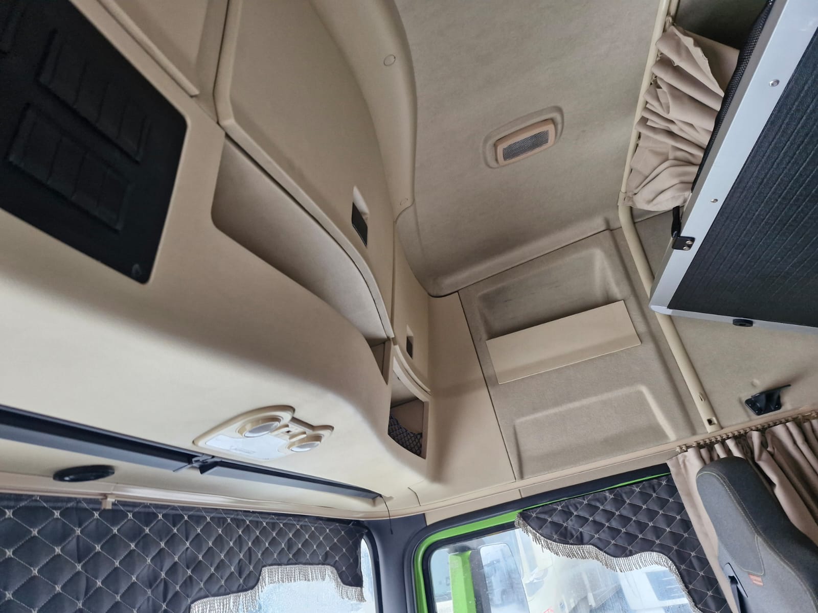 Shacman (Shaanxi) SX* 6x4 Седельный тягач 2023 г. - фото 11