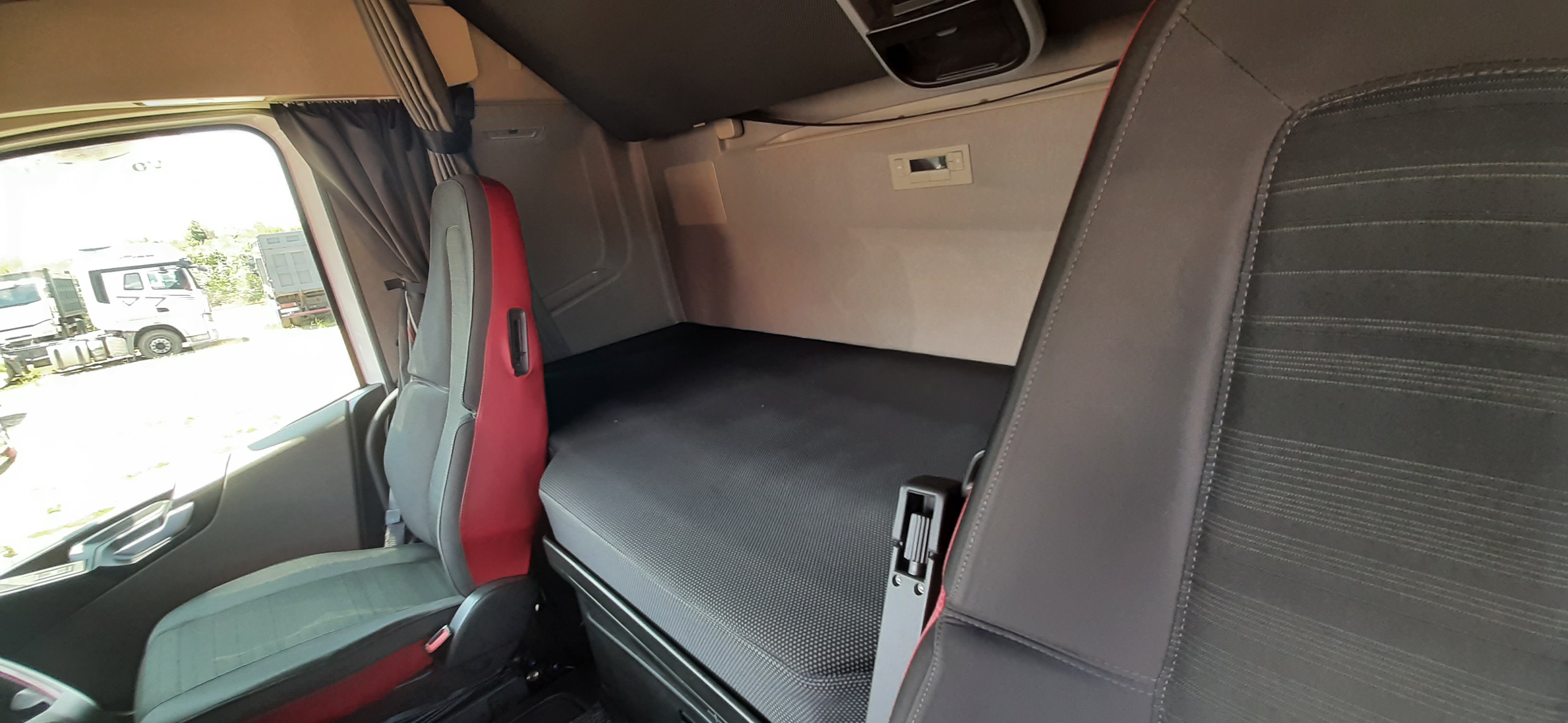 Volvo FH 4x2 Седельный тягач 2020 г. - фото 17