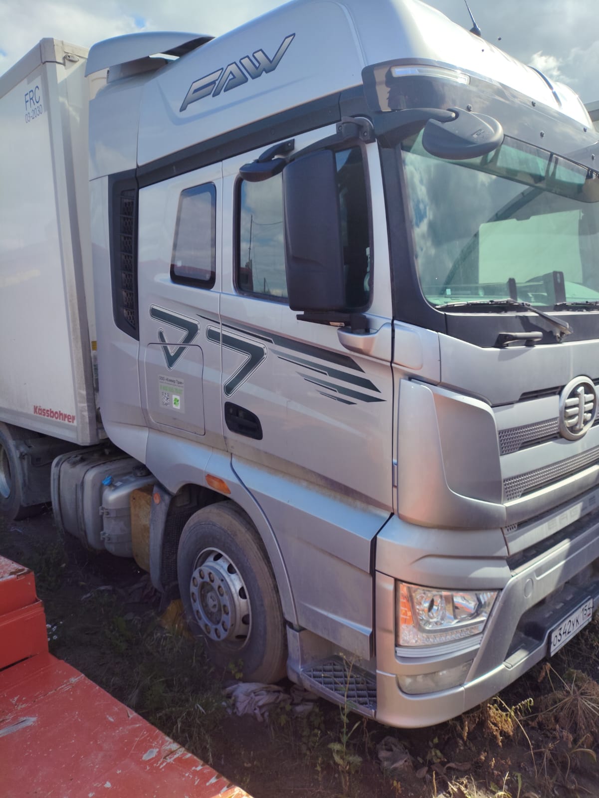 FAW J7 4x2 Седельный тягач 2023 г. - фото 4