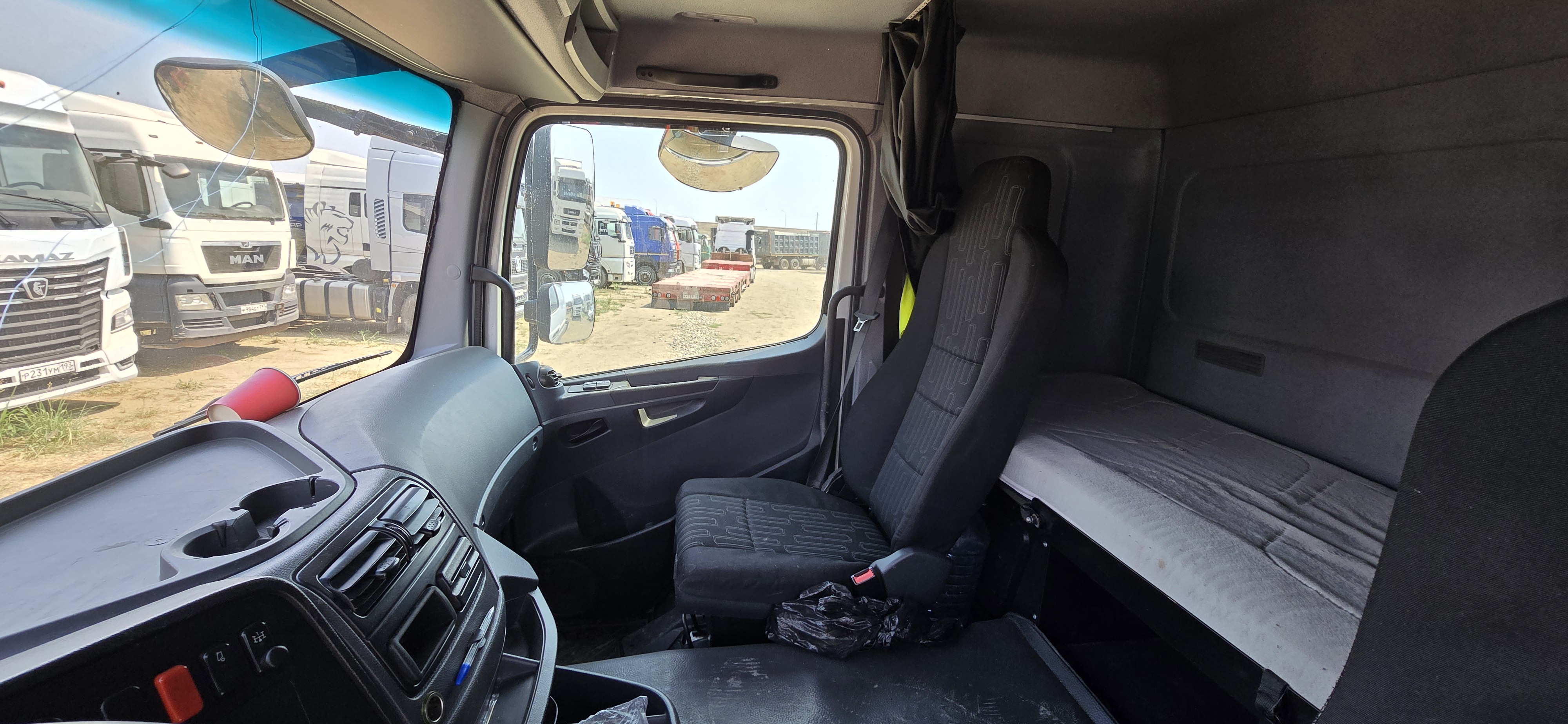 Mercedes-Benz AXOR 4x2 Седельный тягач 2017 г. - фото 17