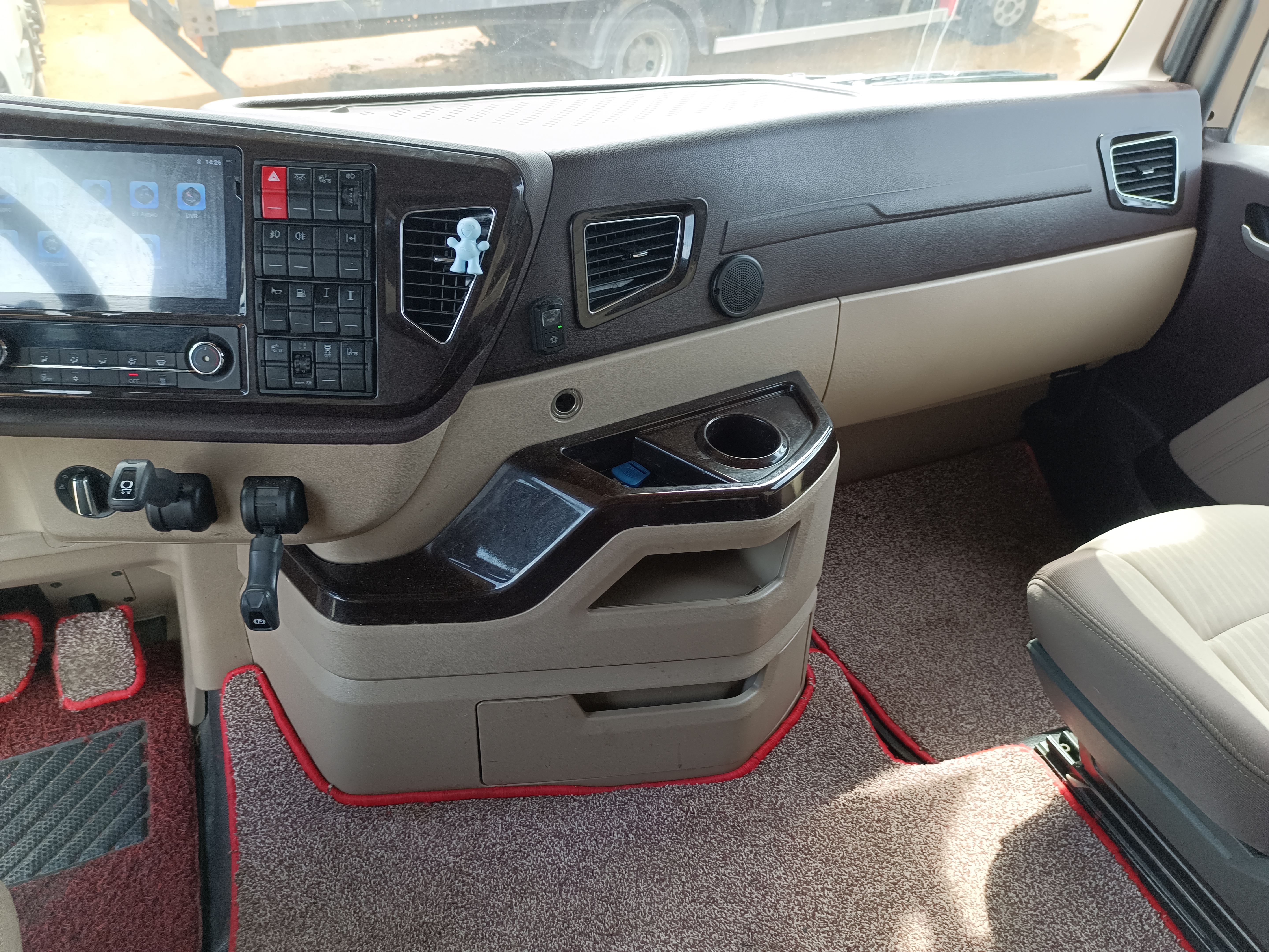 FAW JH6 4x2 Седельный тягач 2023 г. - фото 11