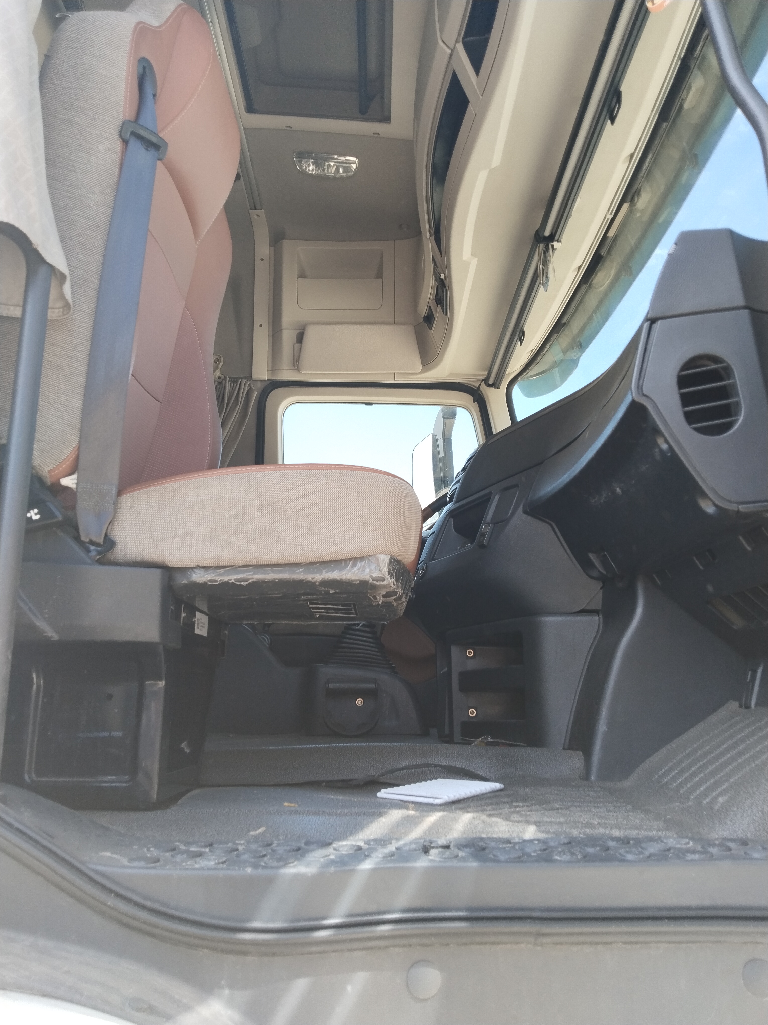 Foton AUMAN 4x2 Седельный тягач 2023 г. - фото 11