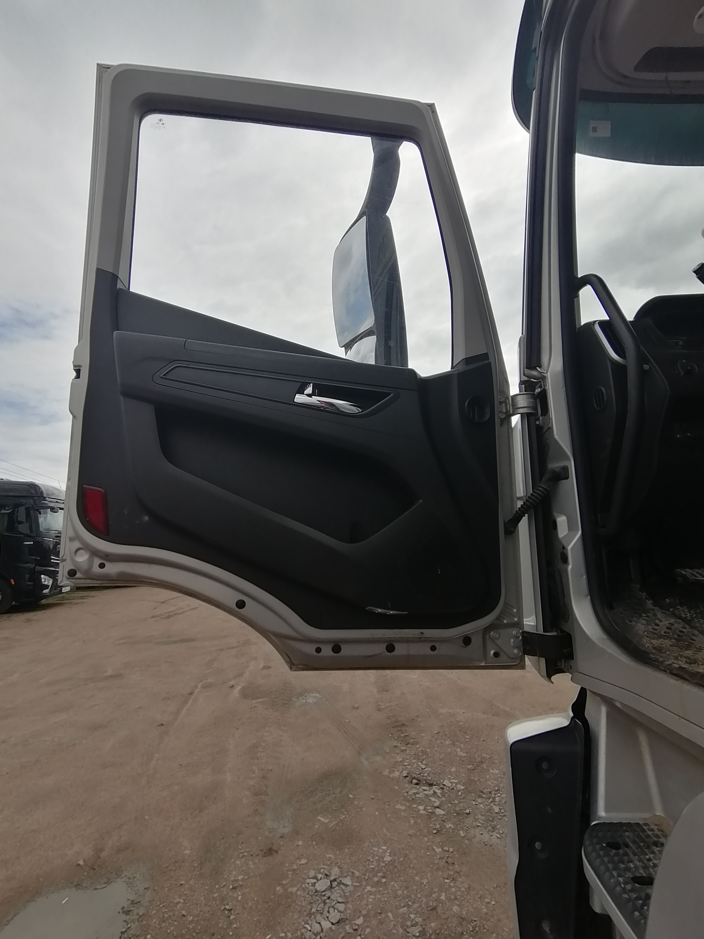 HONGYAN CQ* 6x4 Седельный тягач 2023 г. - фото 7