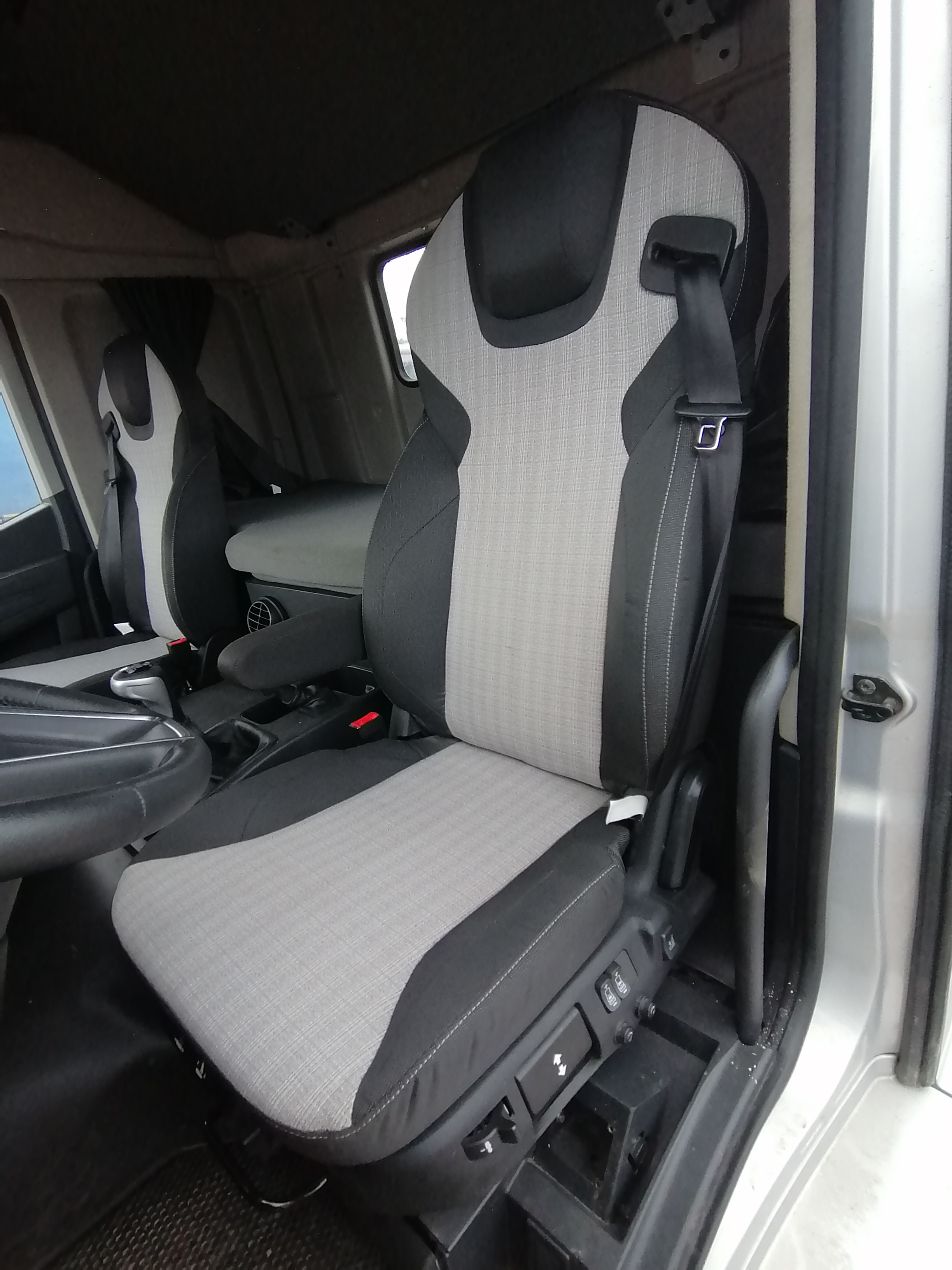 HONGYAN CQ* 6x4 Седельный тягач 2023 г. - фото 11