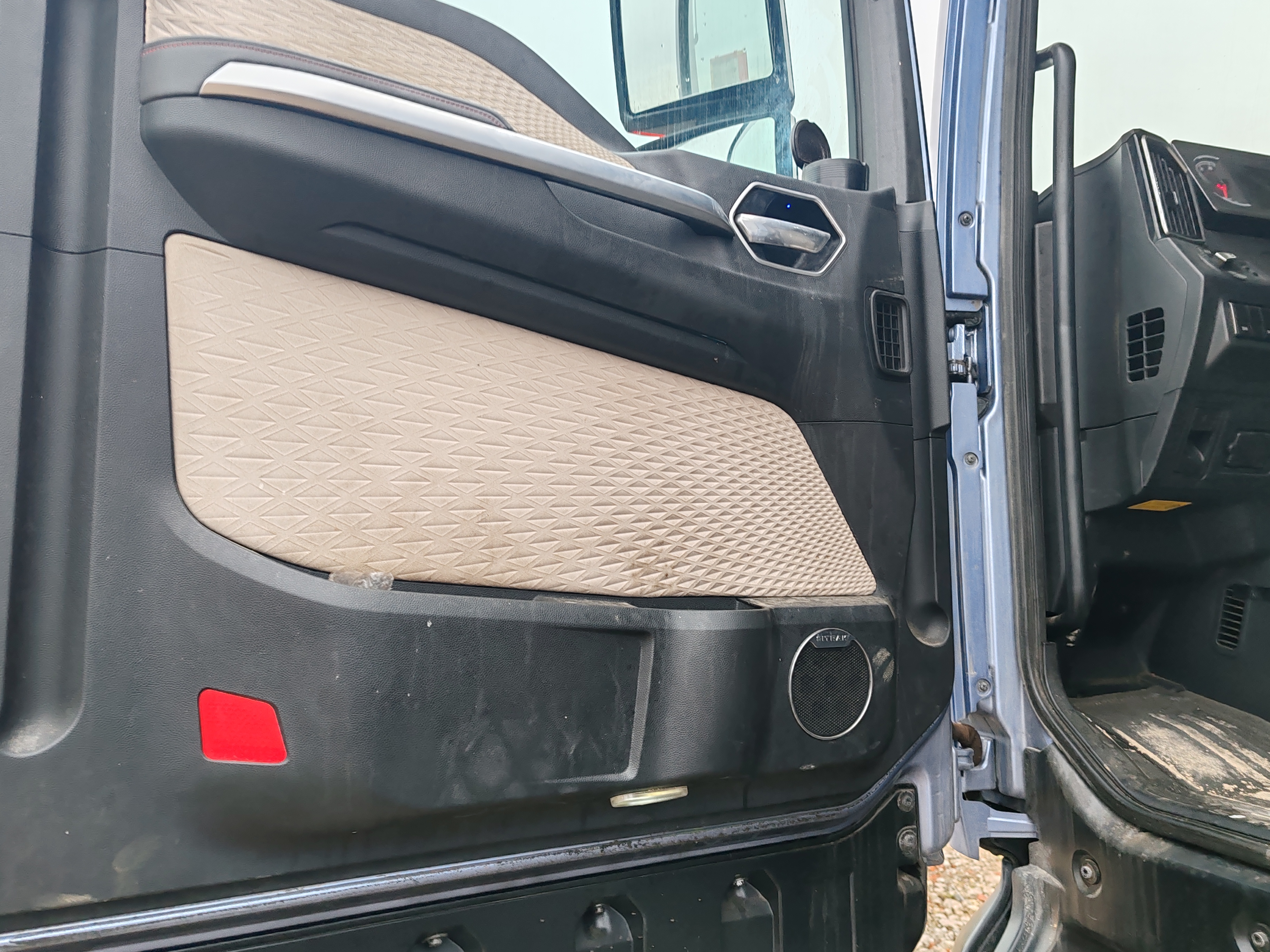 SITRAK C7H 6x4 Седельный тягач 2023 г. - фото 9