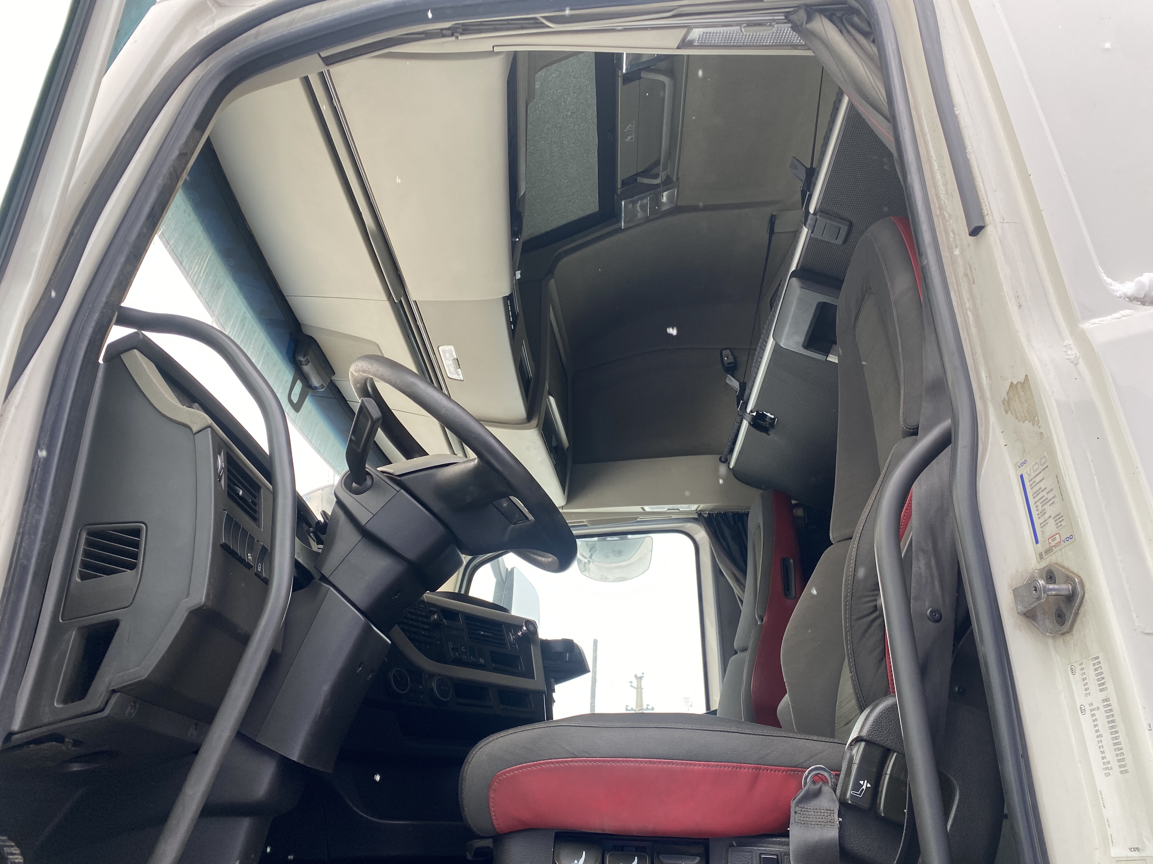 Volvo FH 4x2 Седельный тягач 2017 г. - фото 7