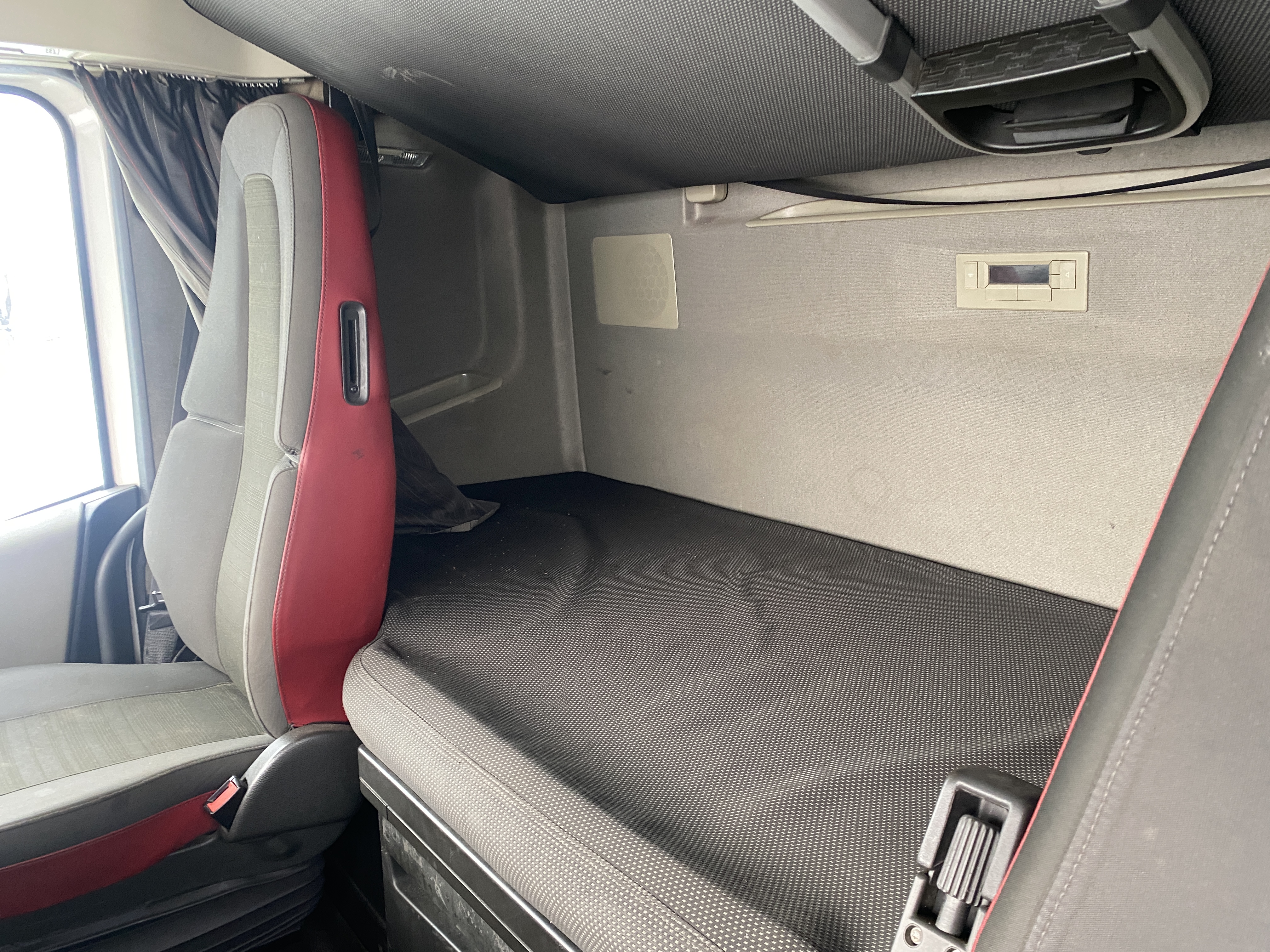 Volvo FH 4x2 Седельный тягач 2017 г. - фото 8