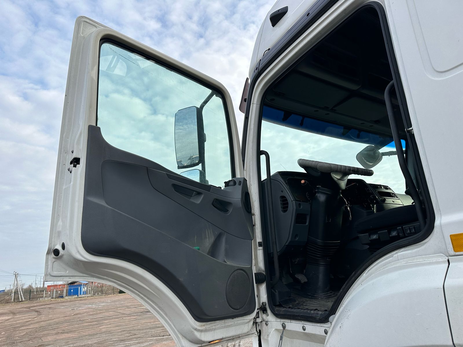 КамАЗ 5490 4x2 Седельный тягач 2018 г. - фото 8