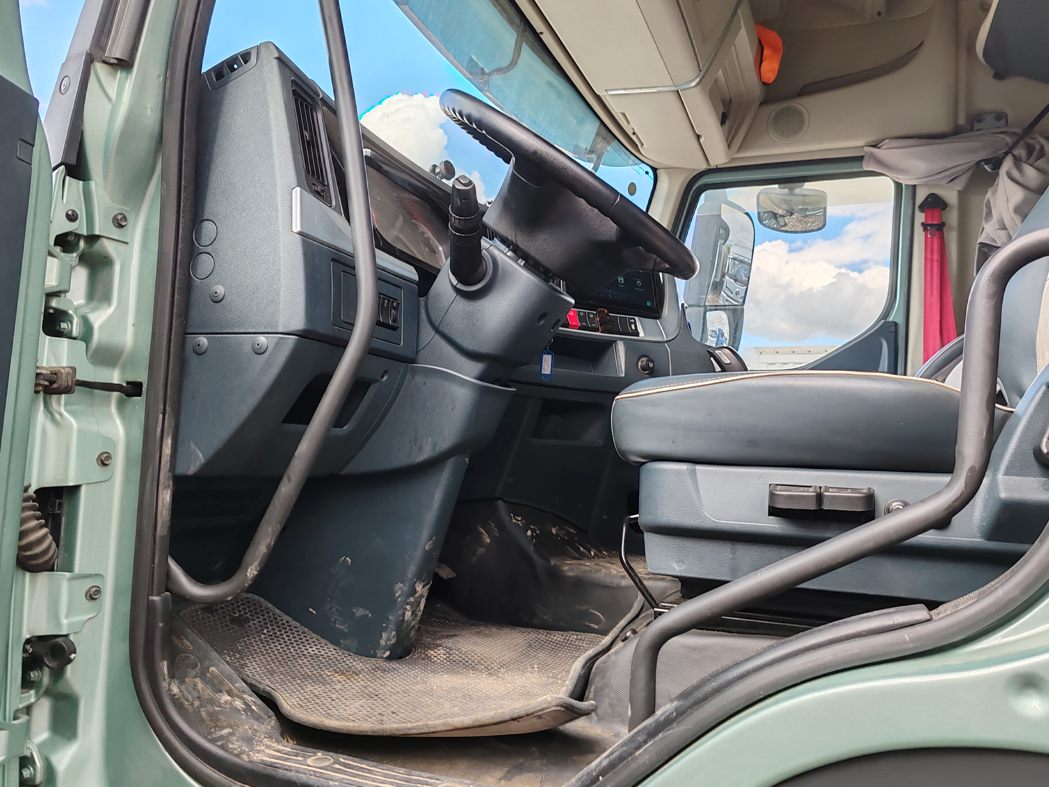 CHENGLONG H7 4x2 Седельный тягач 2023 г. - фото 9